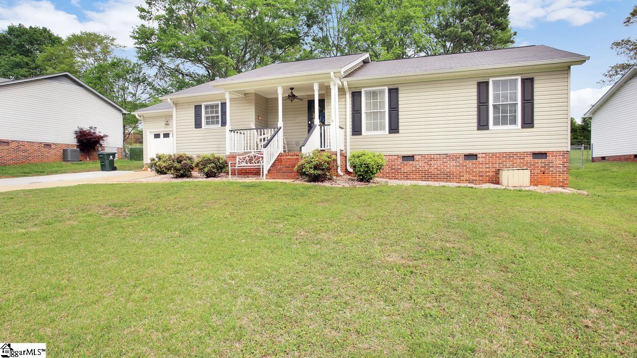 Property image 4 of 317 E Celestial Drive in Crestview Hills, Greer, SC 29651