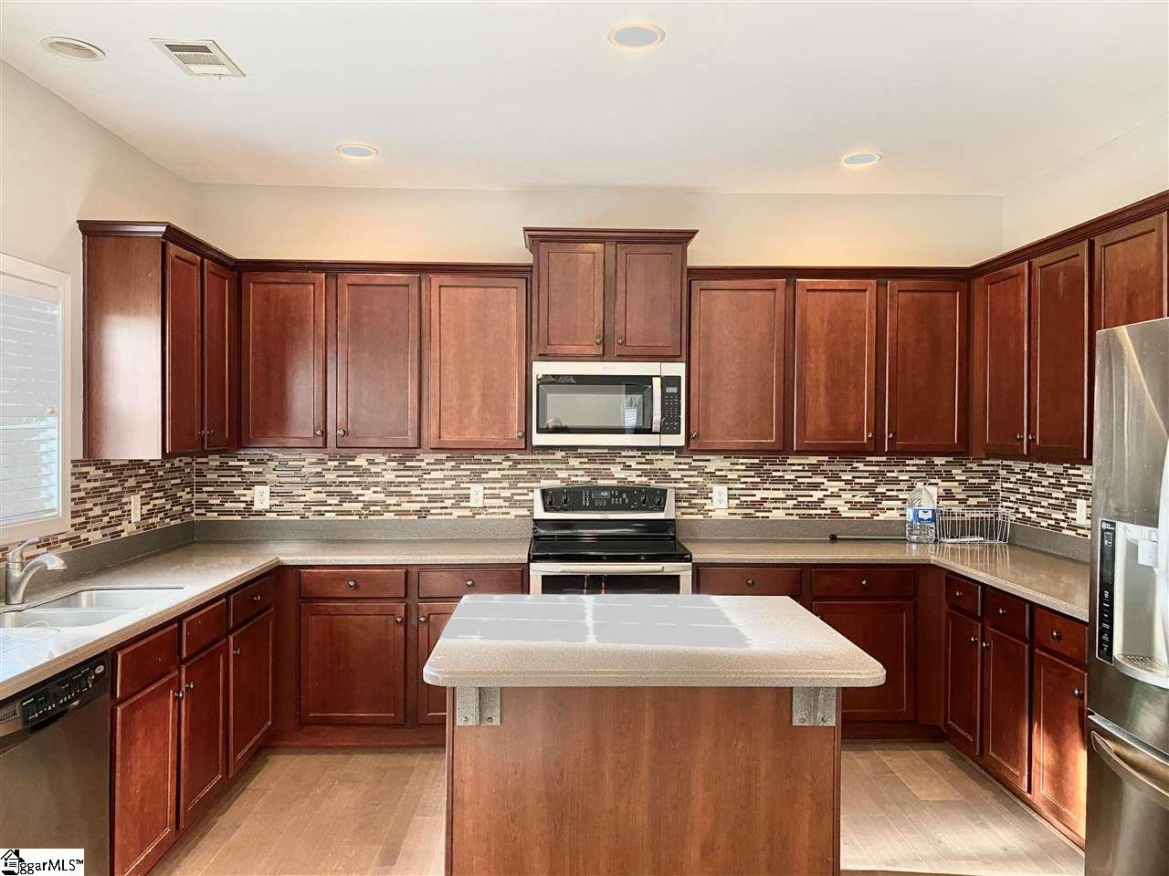 Property image 4 of 240 Strasburg Drive in Shenandoah Farms, Simpsonville, SC 29681