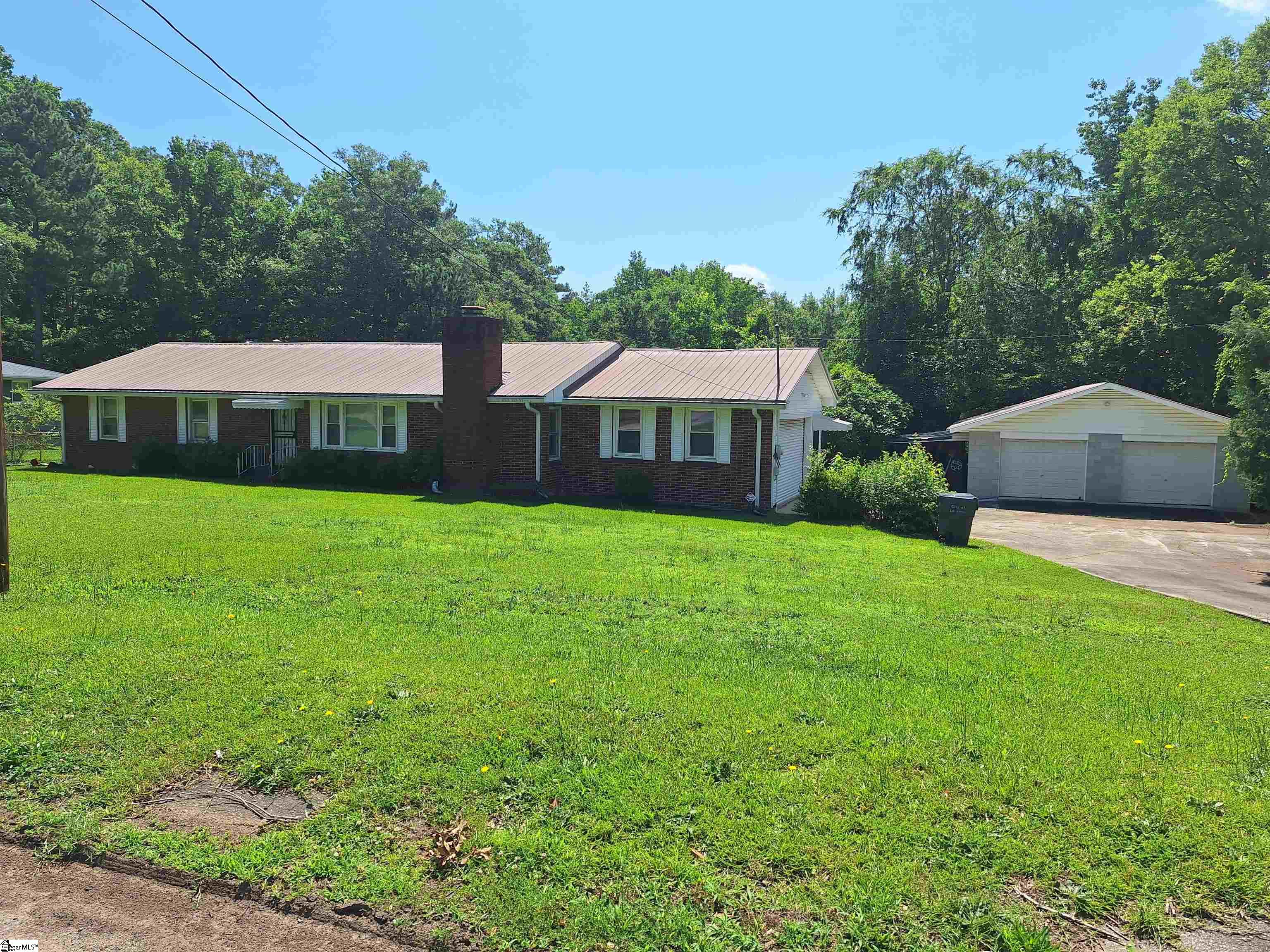 Property image 2 of 107 Pine Road in Grayview Estate, Laurens, SC 29360