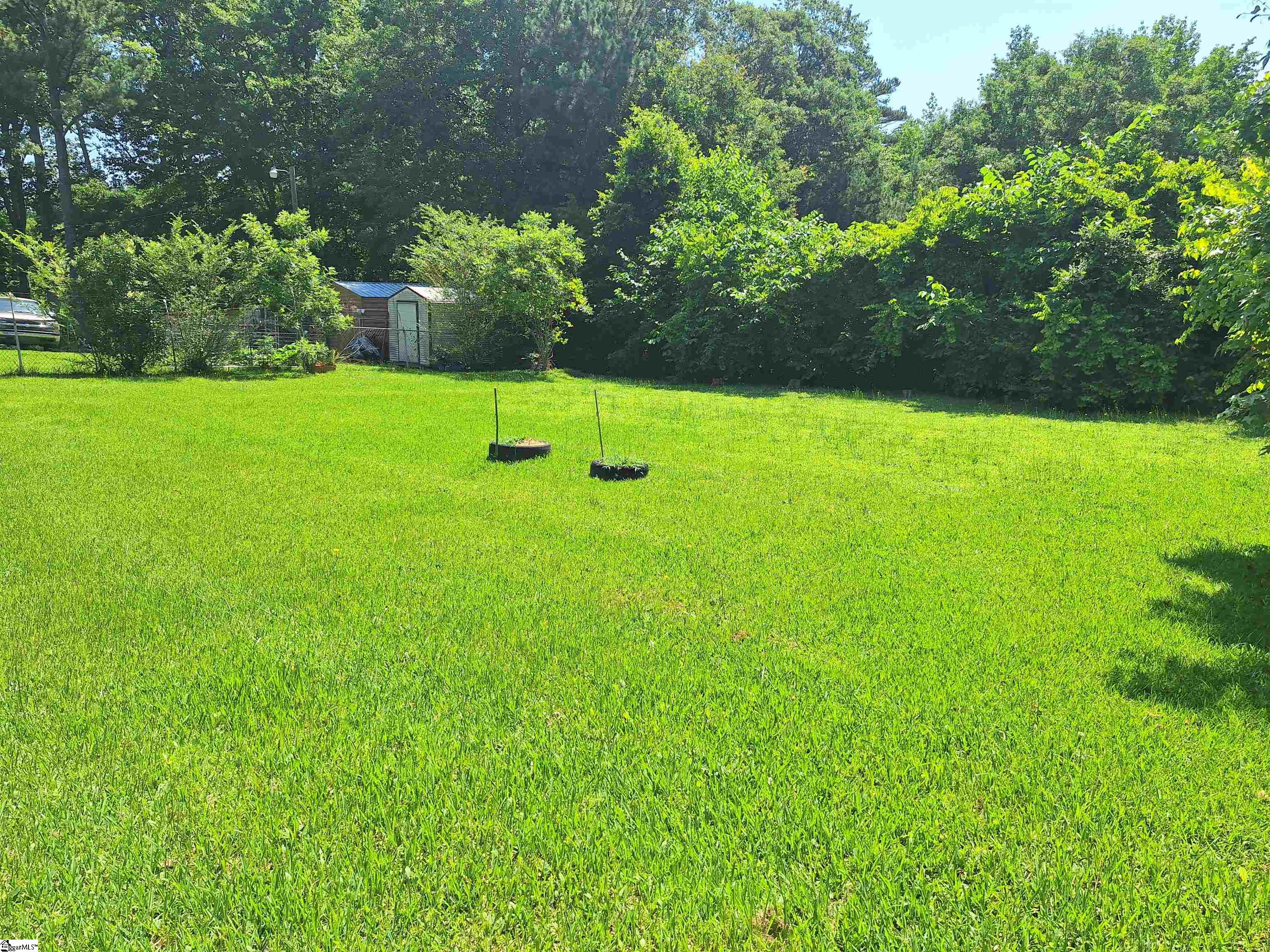 Property image 4 of 107 Pine Road in Grayview Estate, Laurens, SC 29360