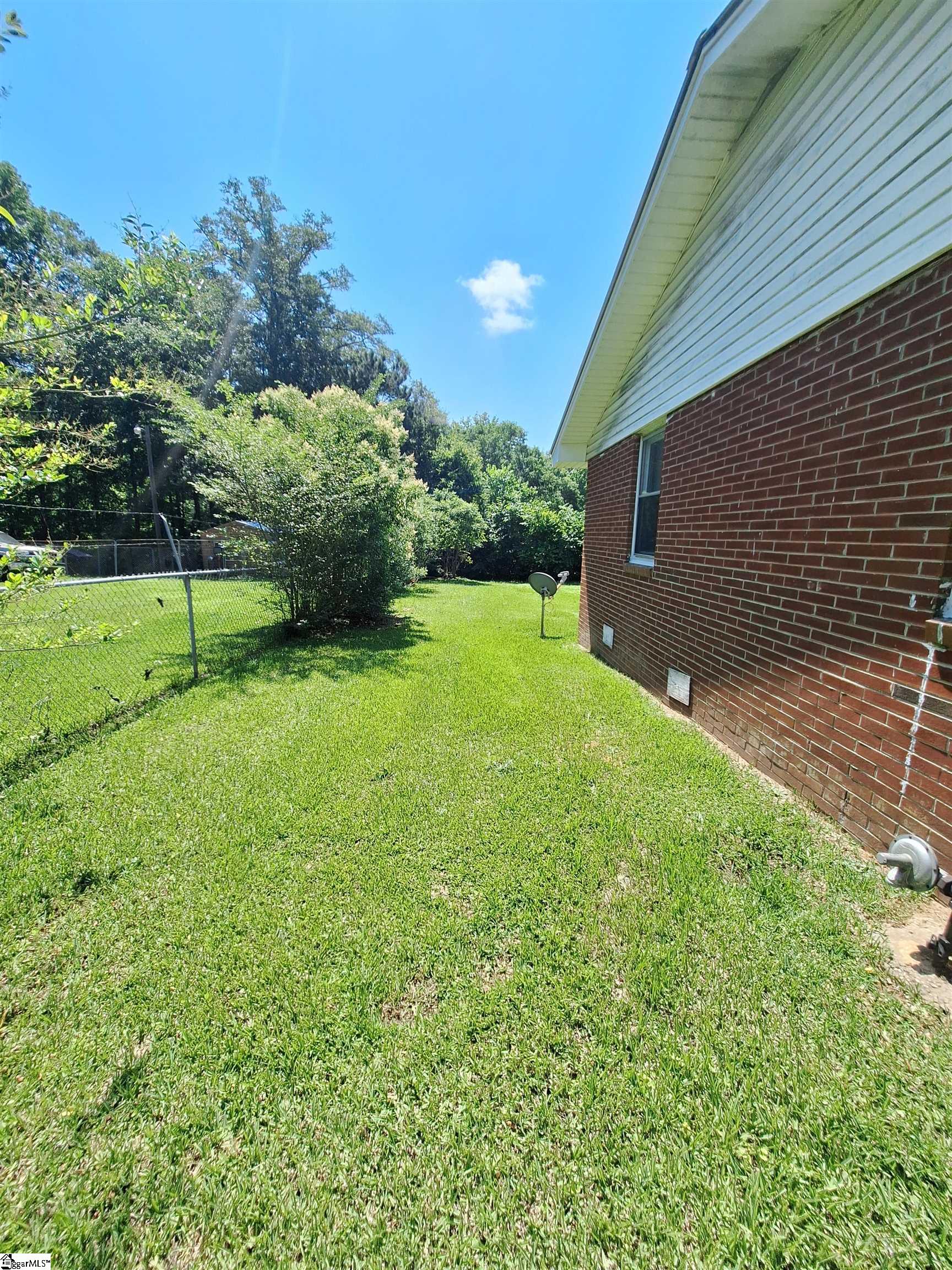 Property image 5 of 107 Pine Road in Grayview Estate, Laurens, SC 29360
