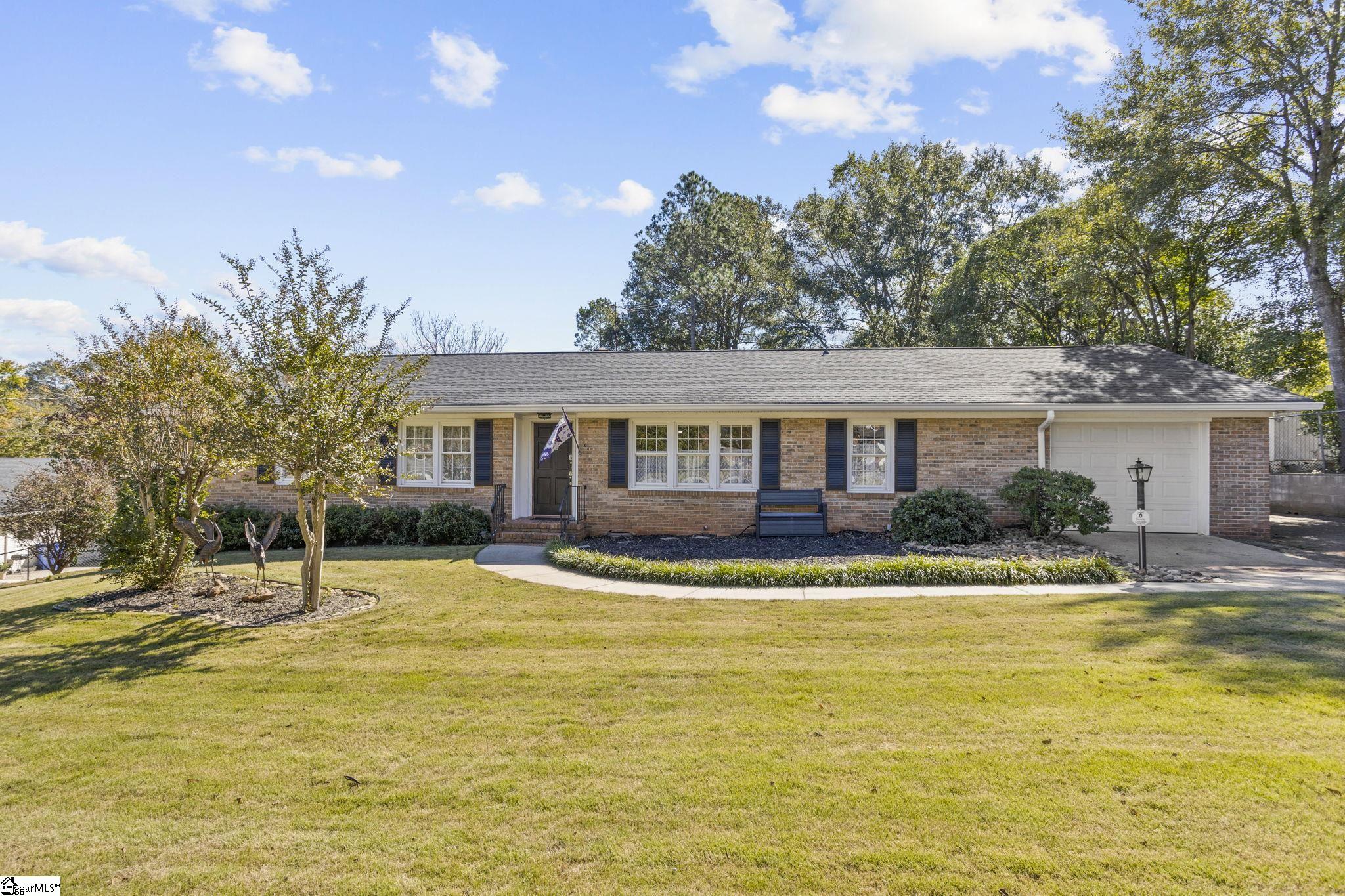 Property image 2 of 104 Andover Road in Heritage Hills, Greenville, SC 29615