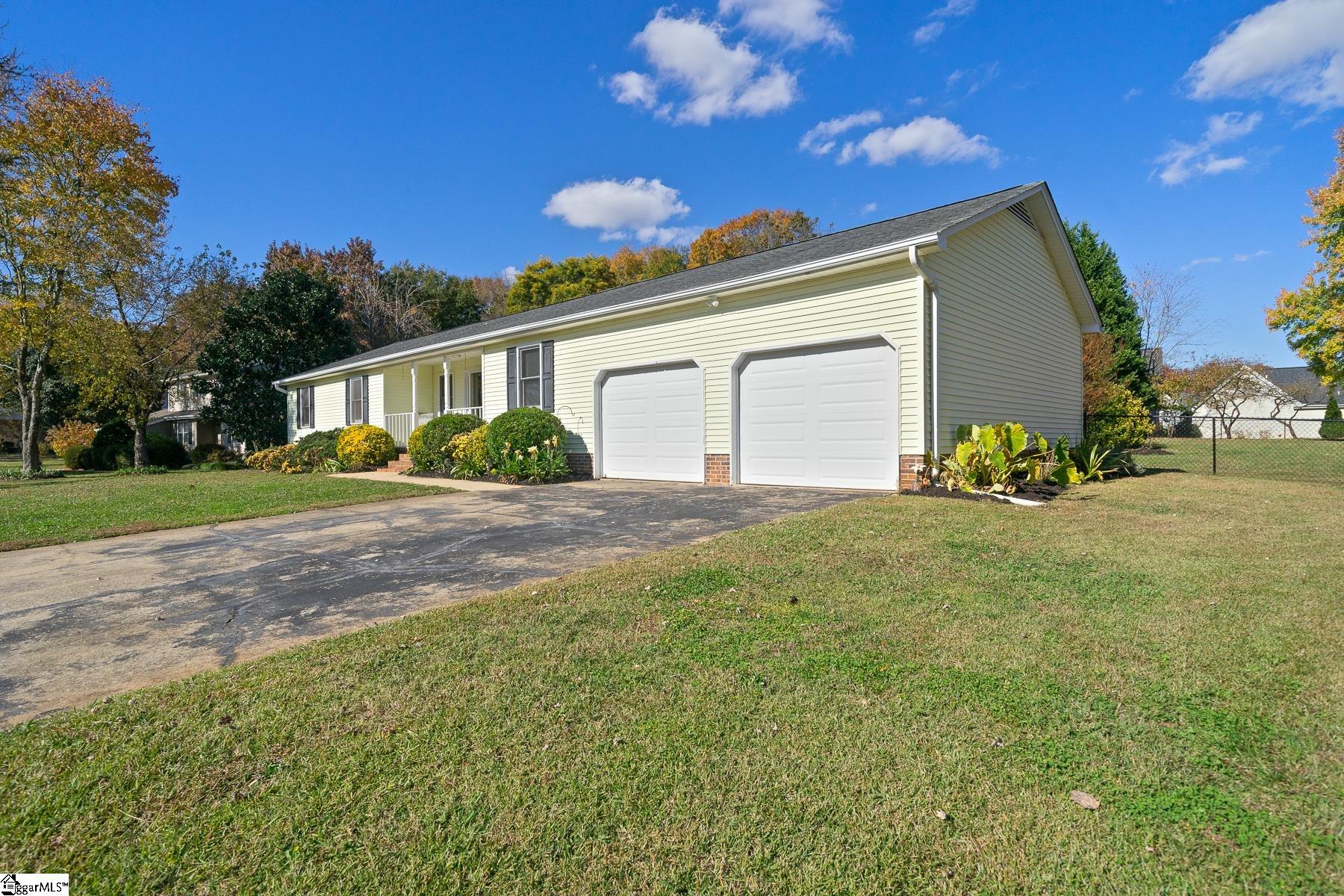 Property image 3 of 1009 Harness Trail in Heritage Lakes, Simpsonville, SC 29680