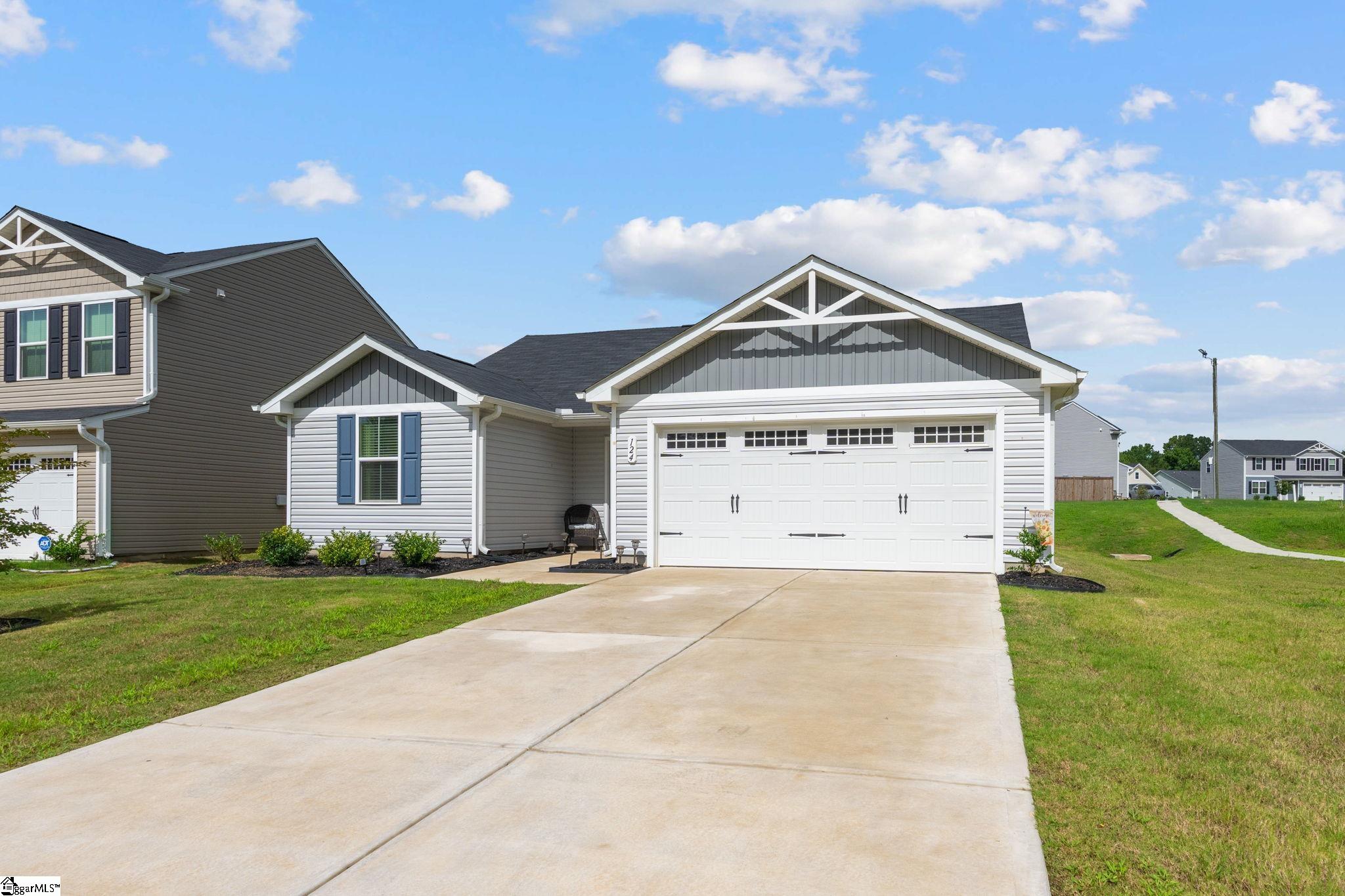 Property image 2 of 124 Highland Station Drive in Hampton Woods, Clinton, SC 29325
