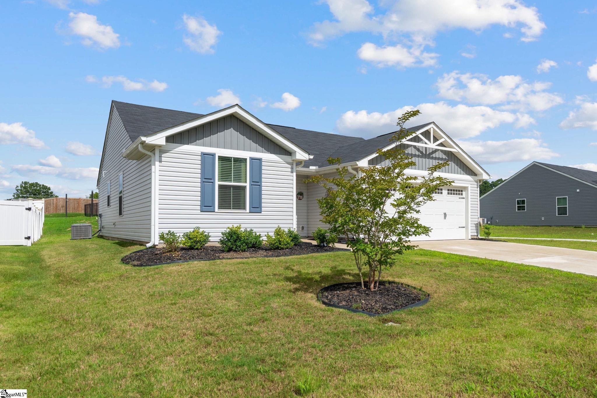 Property image 3 of 124 Highland Station Drive in Hampton Woods, Clinton, SC 29325
