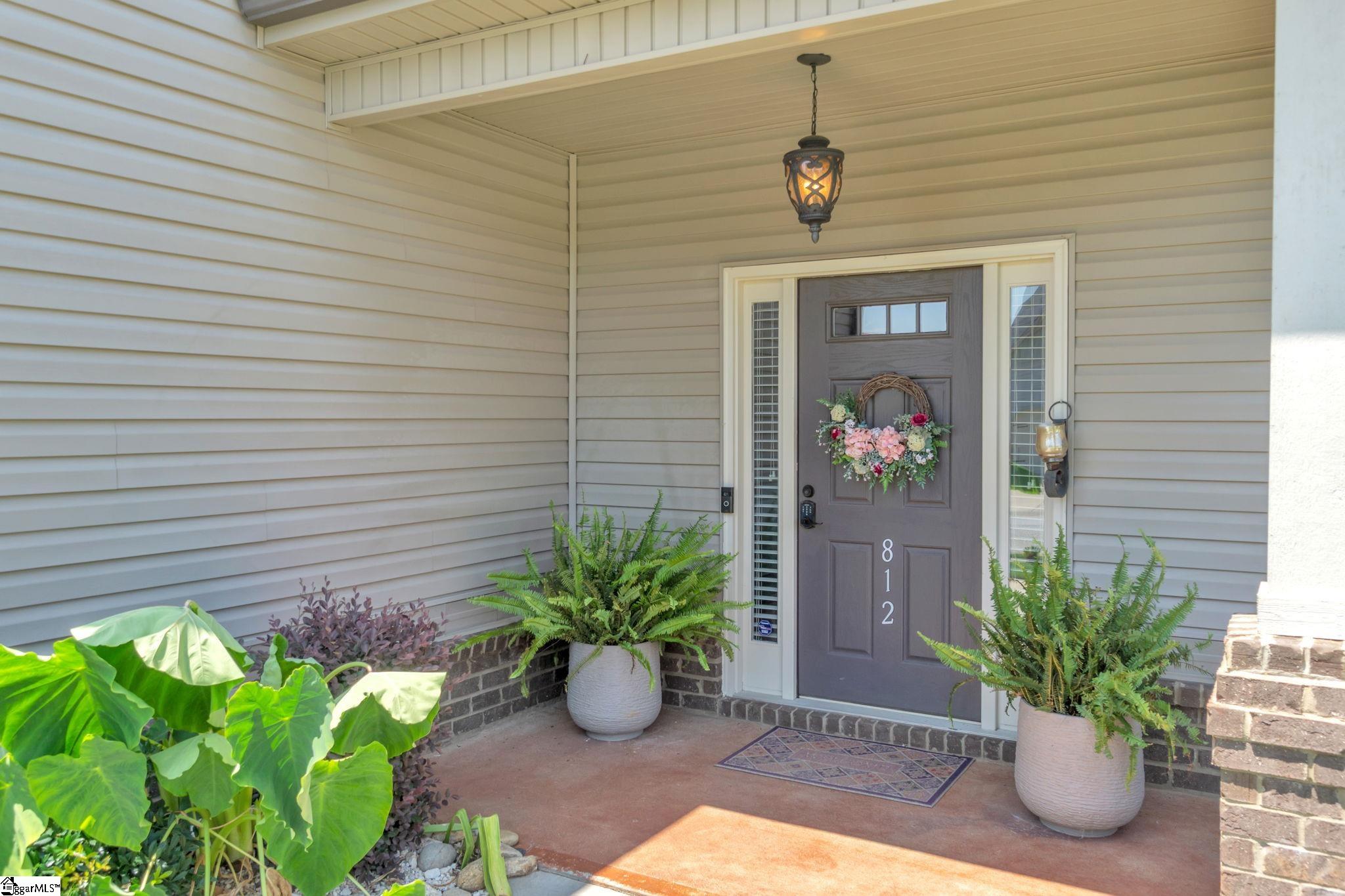 Property image 2 of 812 E Holloway Drive in Reidville Crossing, Woodruff, SC 29388