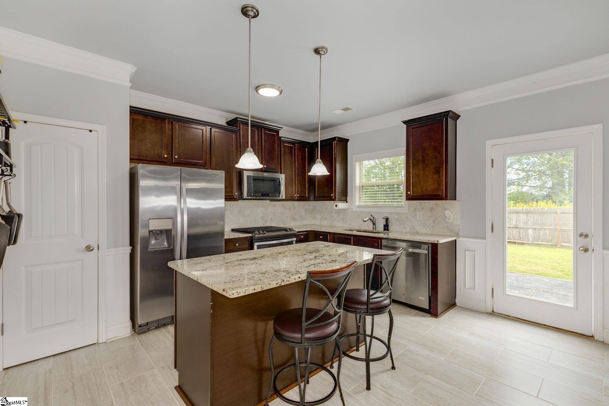 Property image 2 of 405 Kindletree Way in Victoria Park, Simpsonville, SC 29680