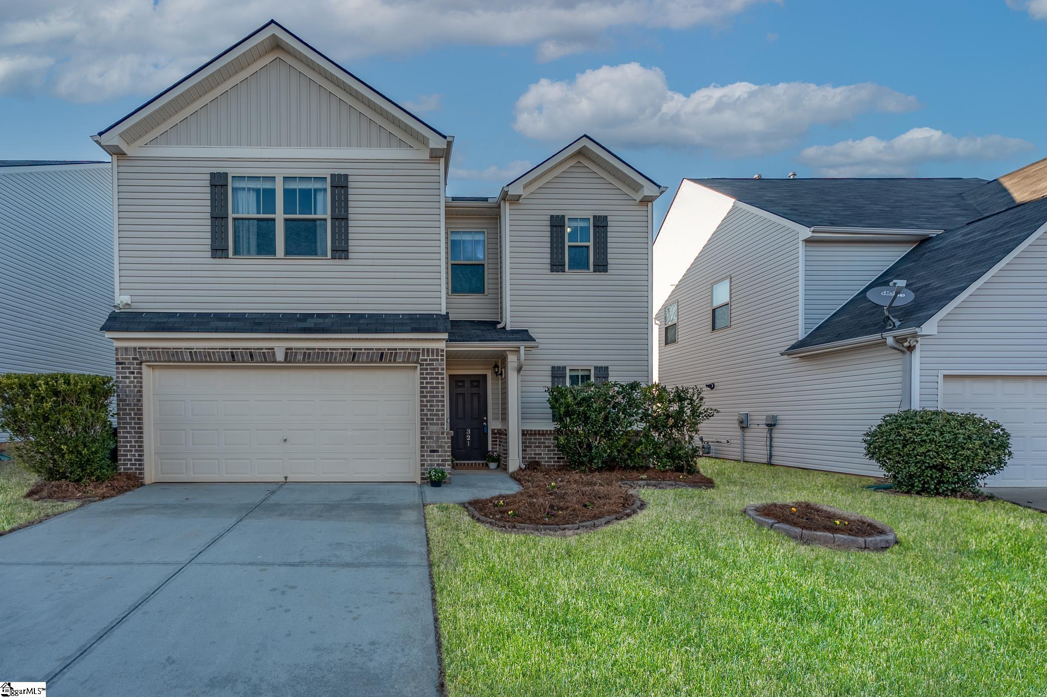 Property image 2 of 321 Barrett Chase Drive in Victoria Park, Simpsonville, SC 29680