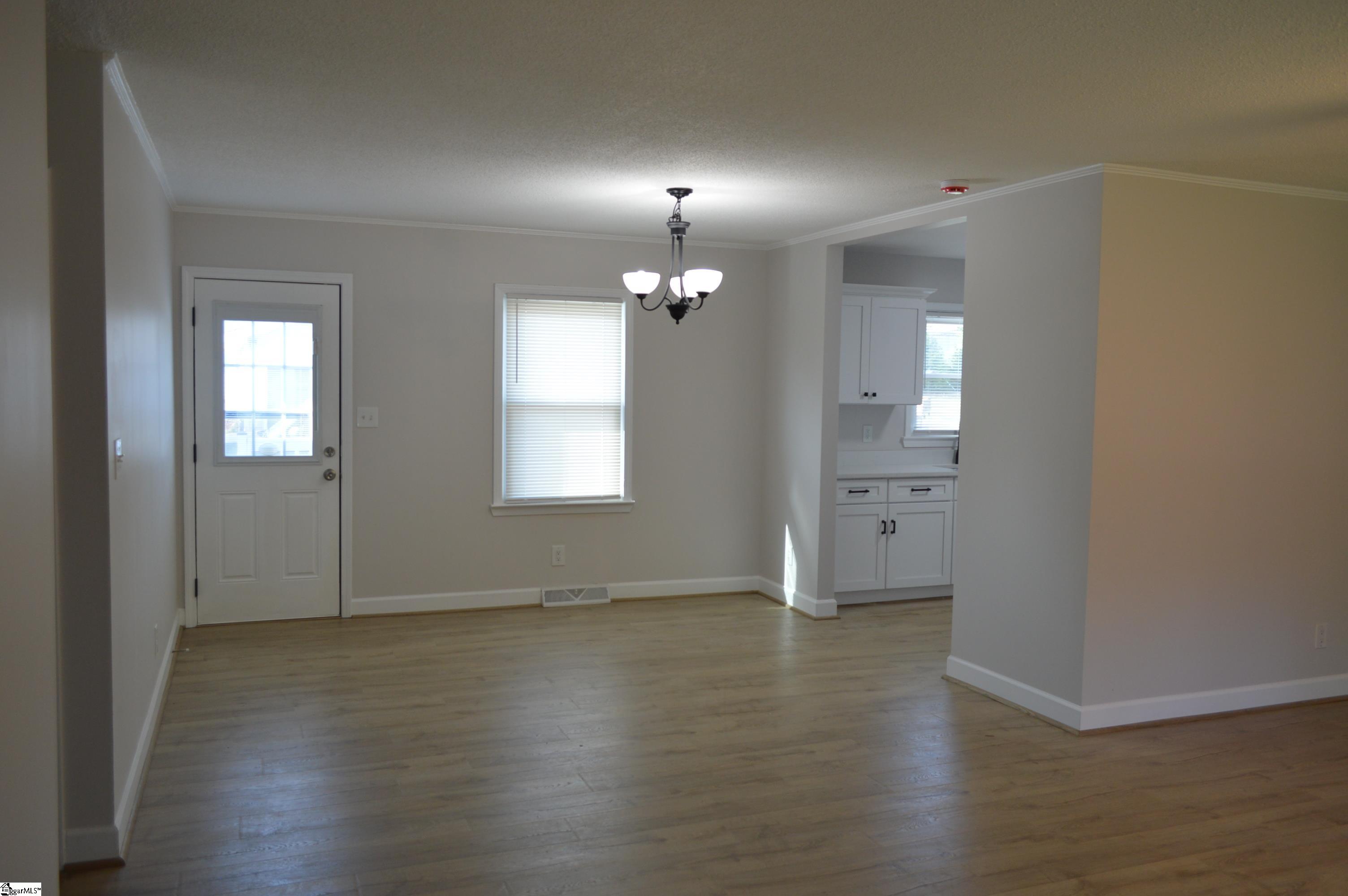 Property image 3 of 301 E Celestial Drive in Crestview Hills, Greer, SC 29651