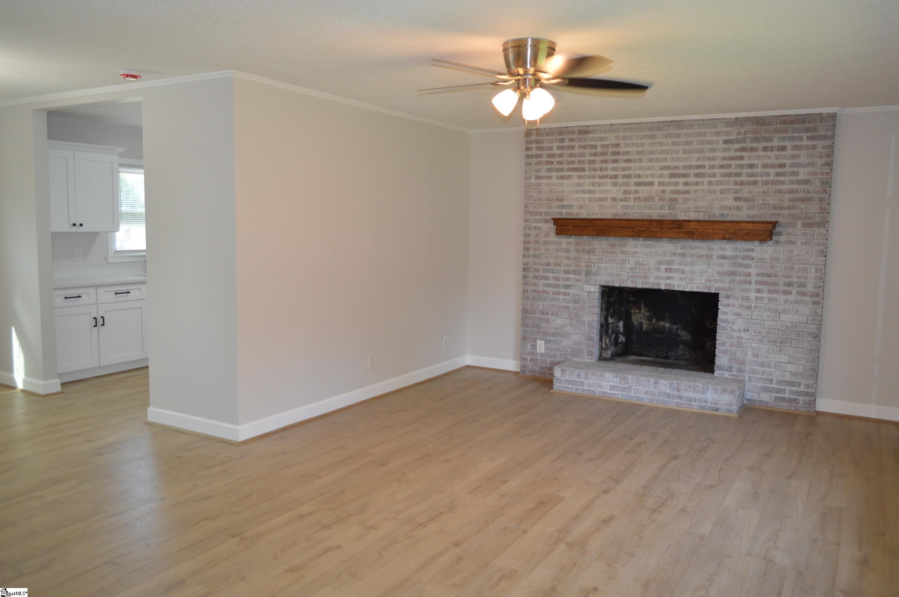 Property image 4 of 301 E Celestial Drive in Crestview Hills, Greer, SC 29651
