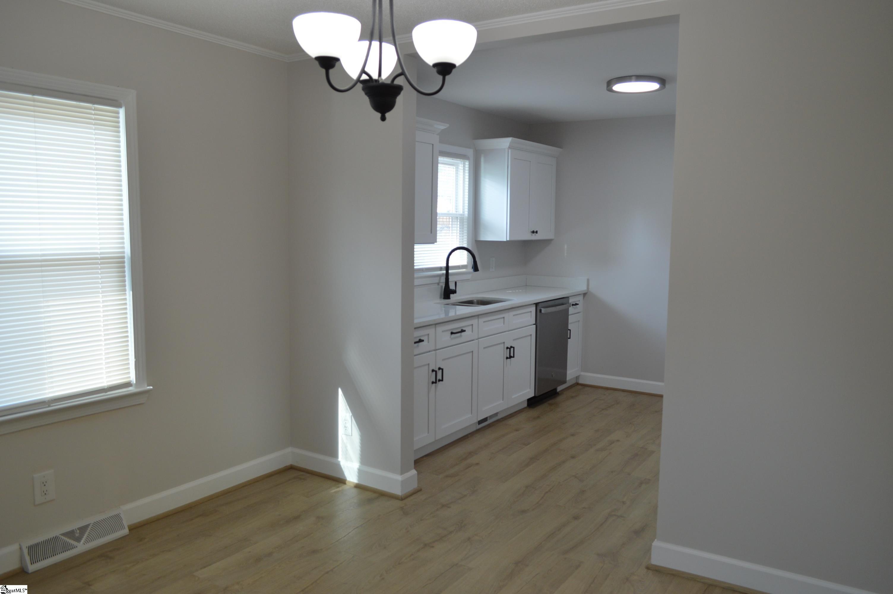 Property image 5 of 301 E Celestial Drive in Crestview Hills, Greer, SC 29651