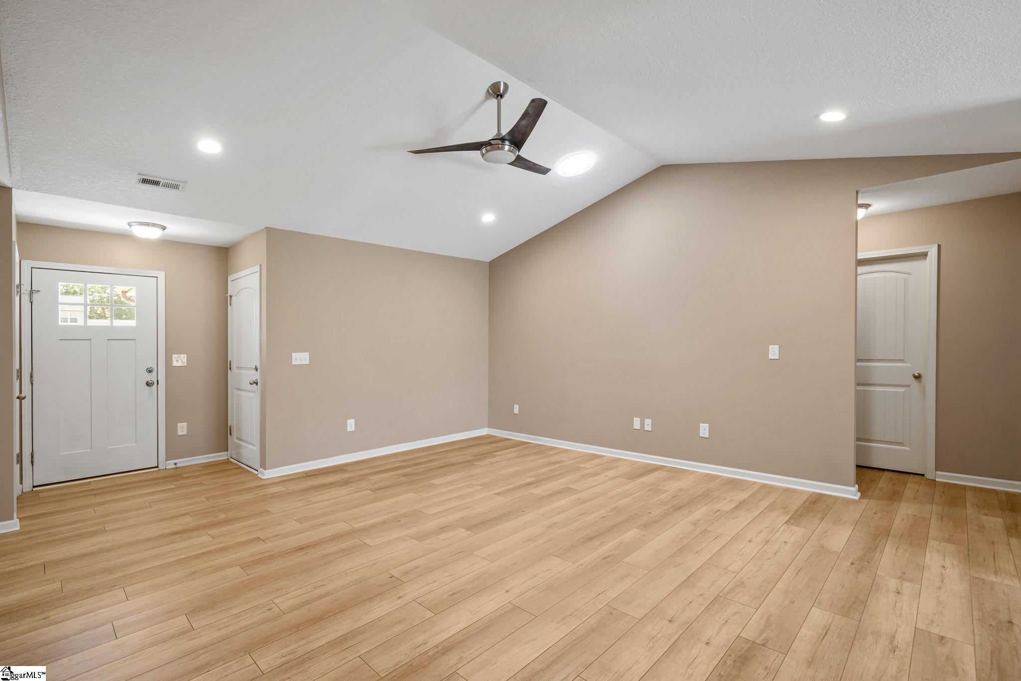Property image 4 of 446 Peaksview Drive in Lockeland Park, Simpsonville, SC 29681