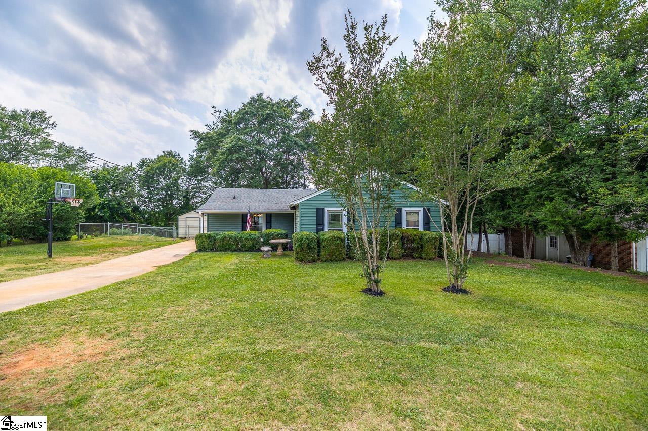 Property image 3 of 125 W Celestial Drive in Crestview Hills, Greer, SC 29651