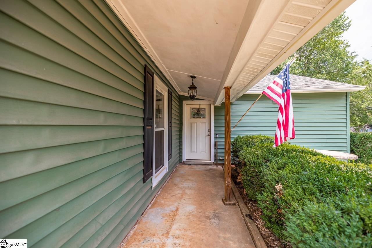 Property image 5 of 125 W Celestial Drive in Crestview Hills, Greer, SC 29651
