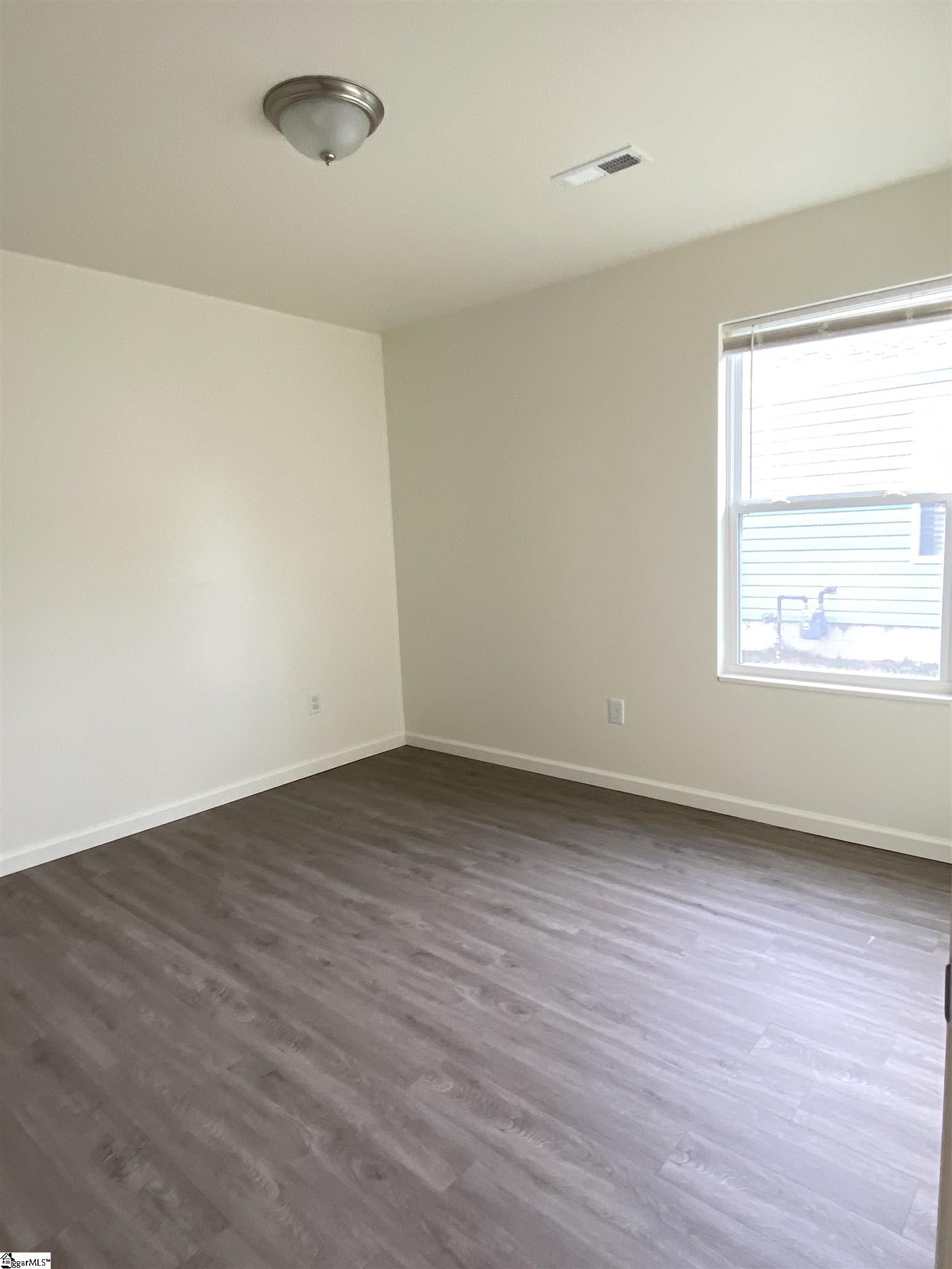 Property image 4 of 204 Dillon Drive in Blossom Meadows, Clinton, SC 29325