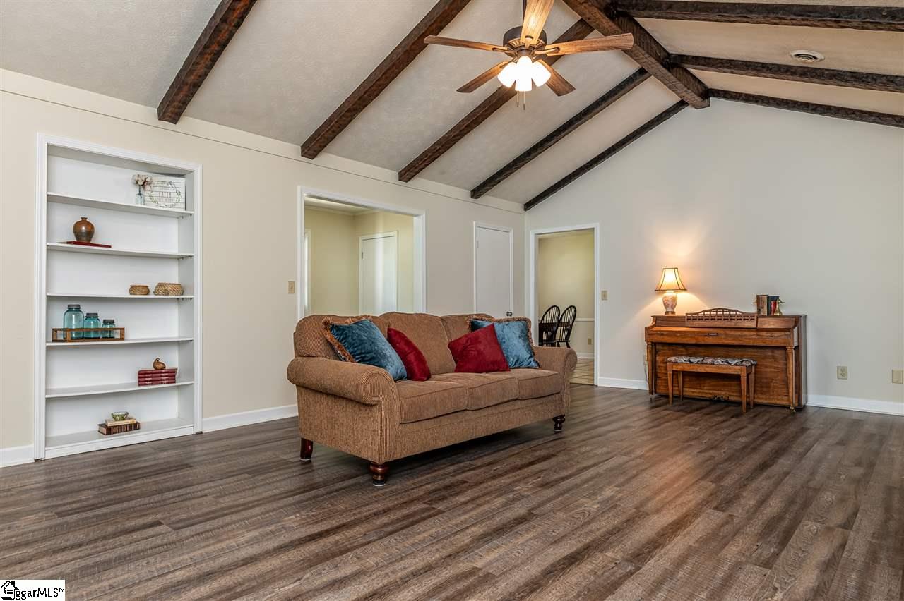 Property image 5 of 7 Huntley Castle Court in Gray Fox Run, Taylors, SC 29687