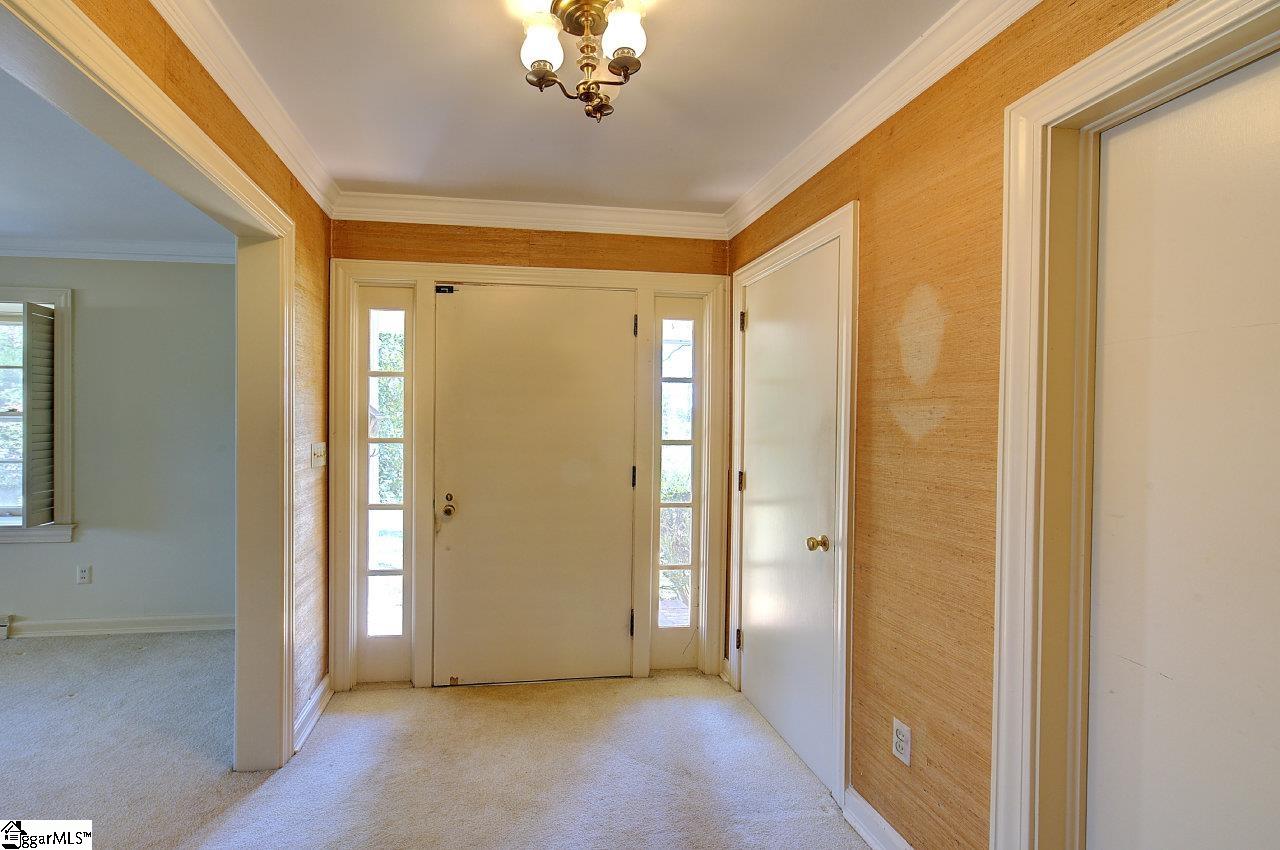 Property image 3 of 325 Dellwood Drive in Dellwood, Greenville, SC 29609
