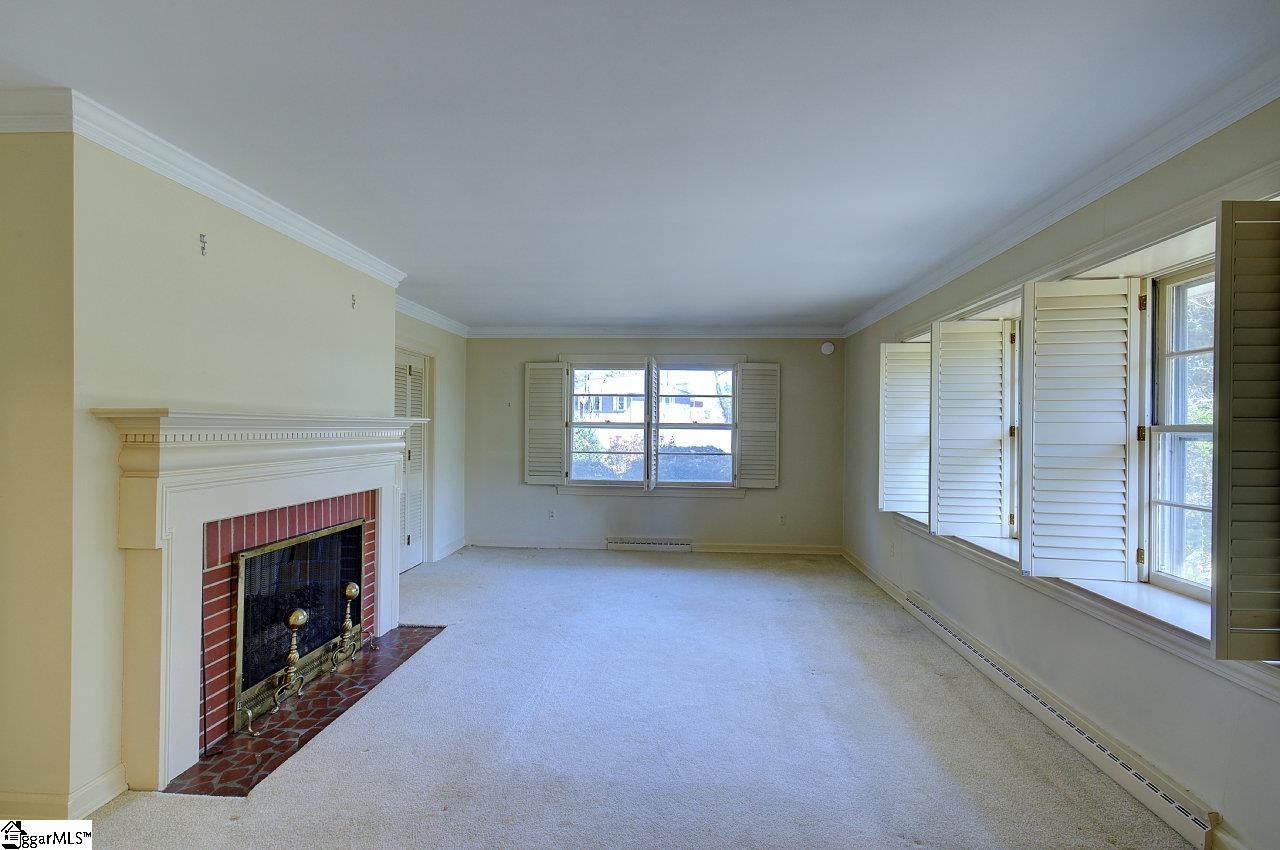 Property image 4 of 325 Dellwood Drive in Dellwood, Greenville, SC 29609