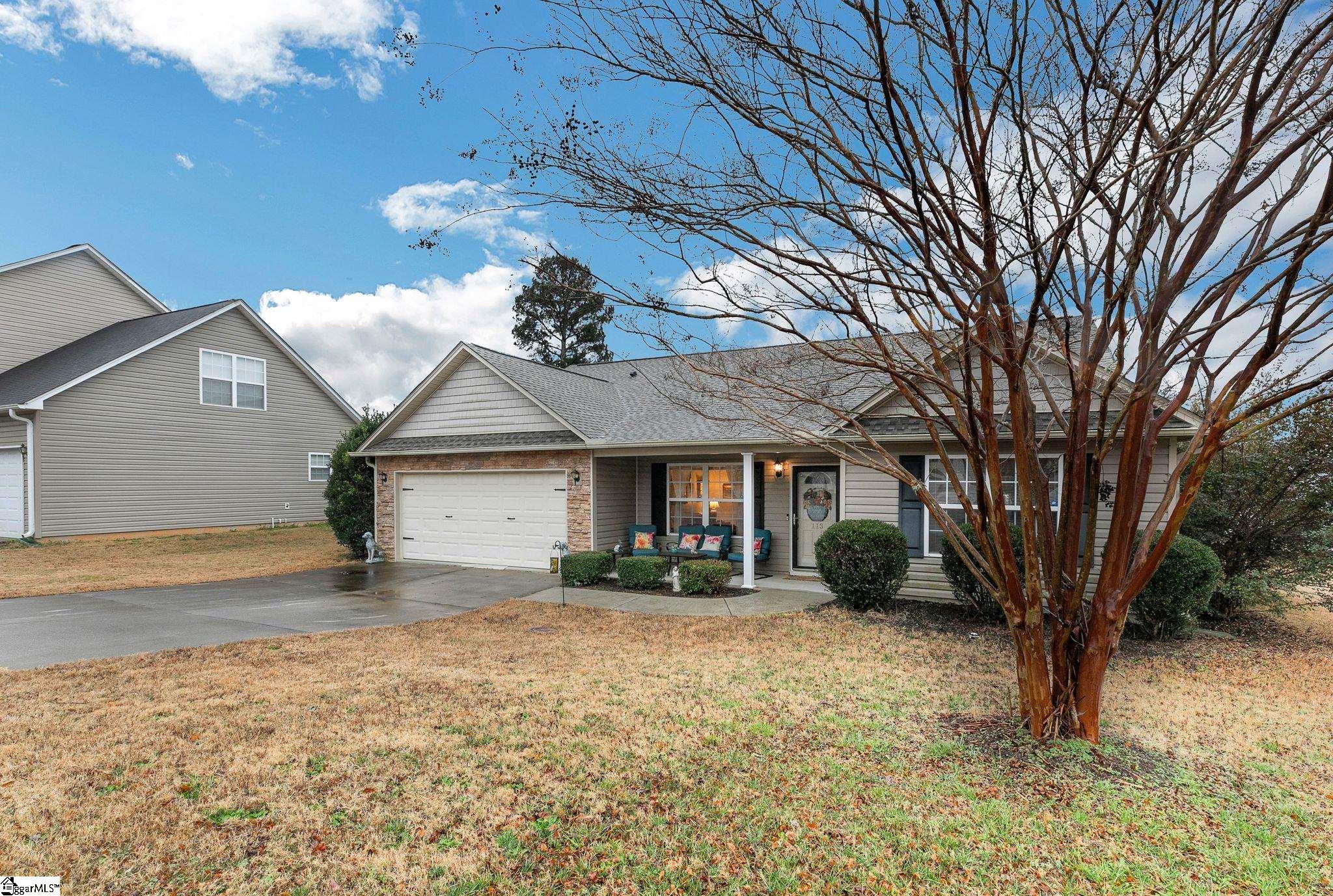 Property image 2 of 113 Kingsdale Court in Autumn Woods, Simpsonville, SC 29680