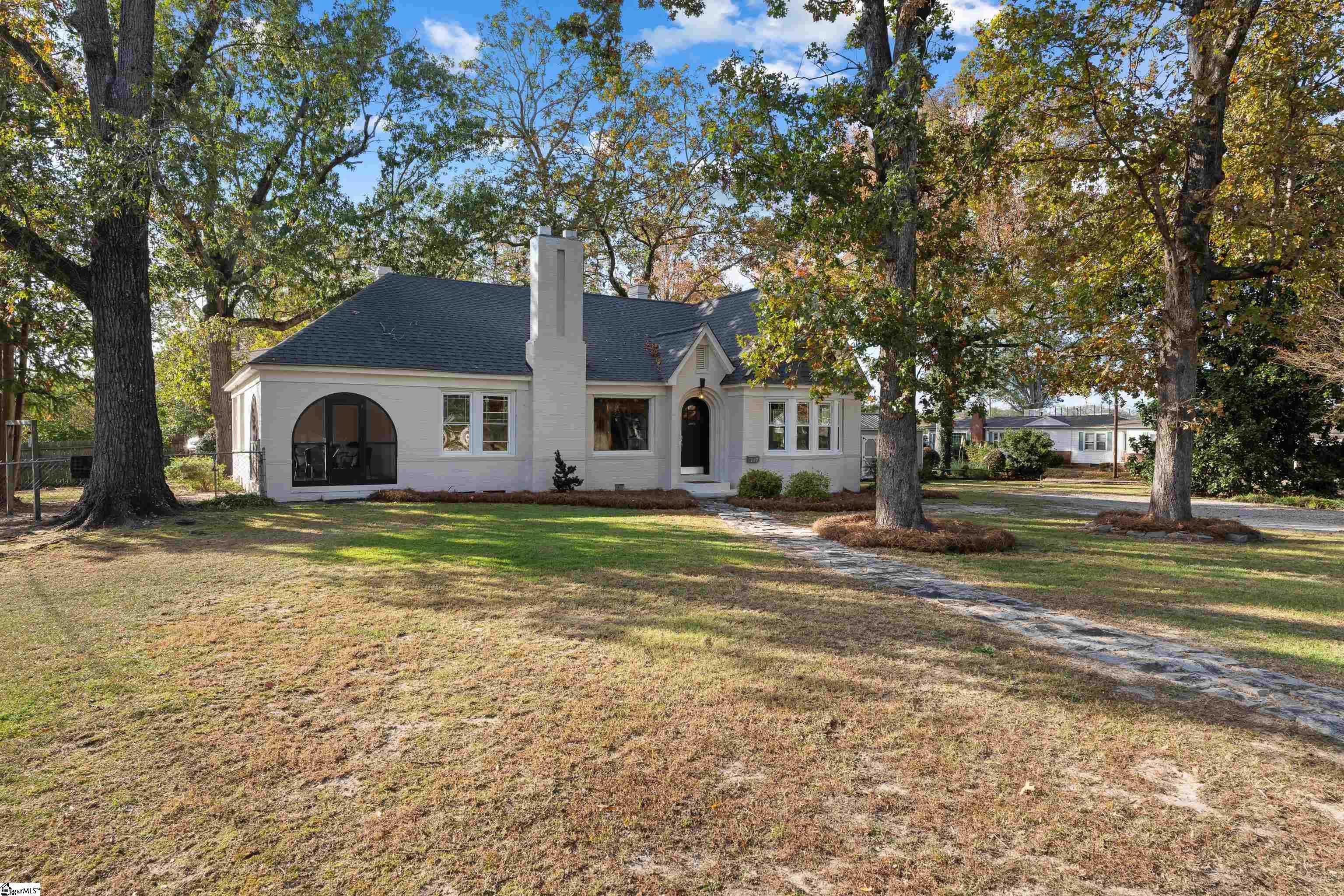 Property image 2 of 207 Young Drive in College View, Clinton, SC 29325