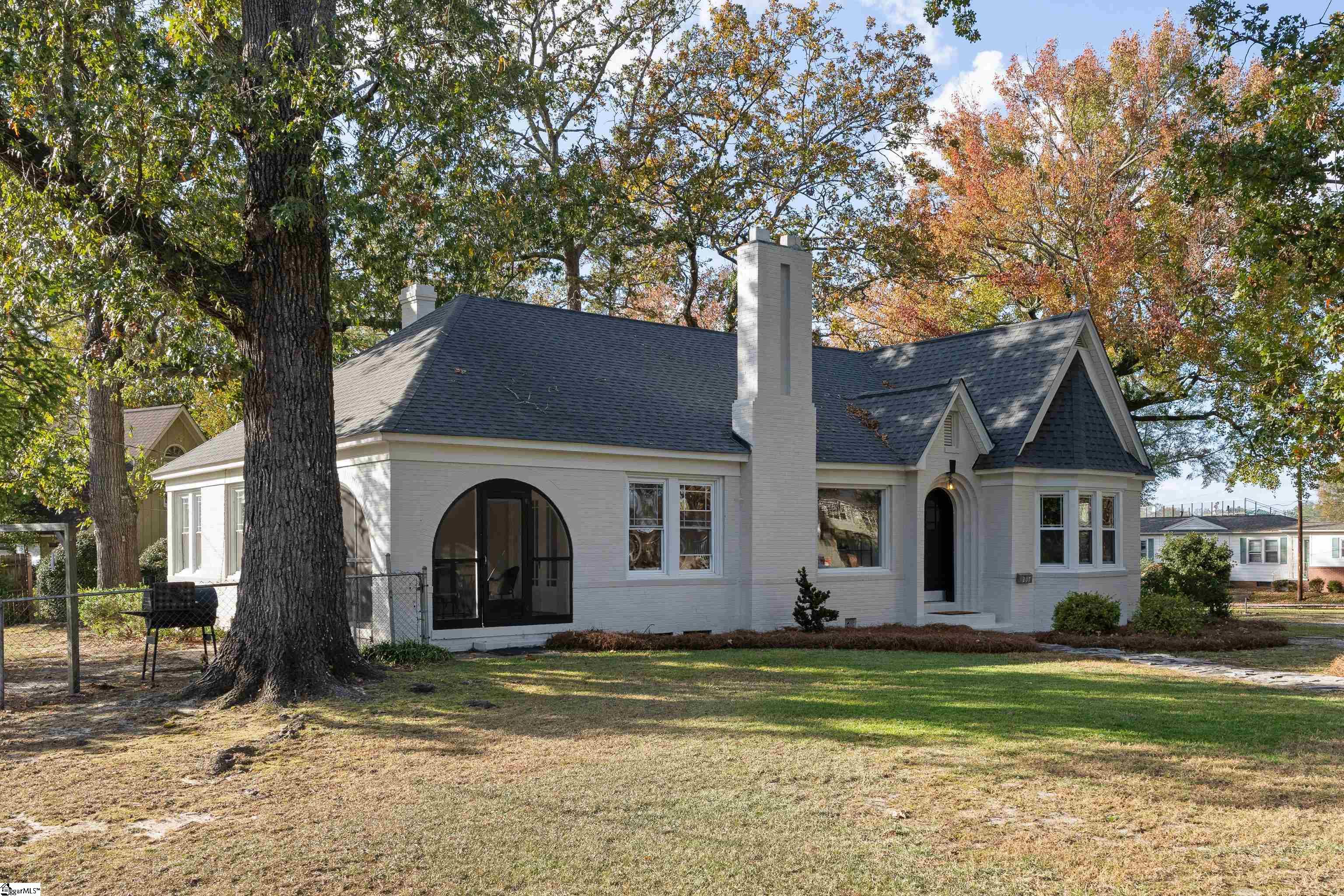 Property image 3 of 207 Young Drive in College View, Clinton, SC 29325
