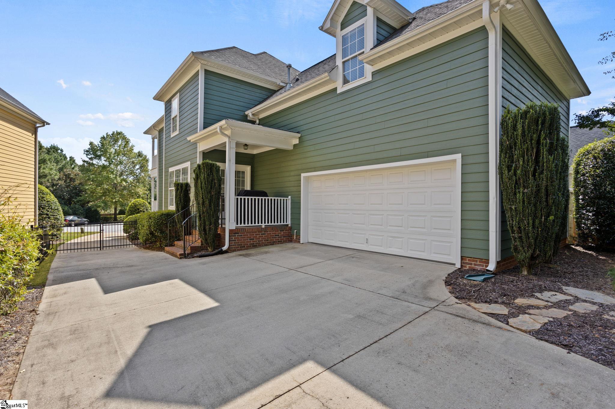 Property image 2 of 405 Iron Bridge Way in Boxwood, Simpsonville, SC 29681
