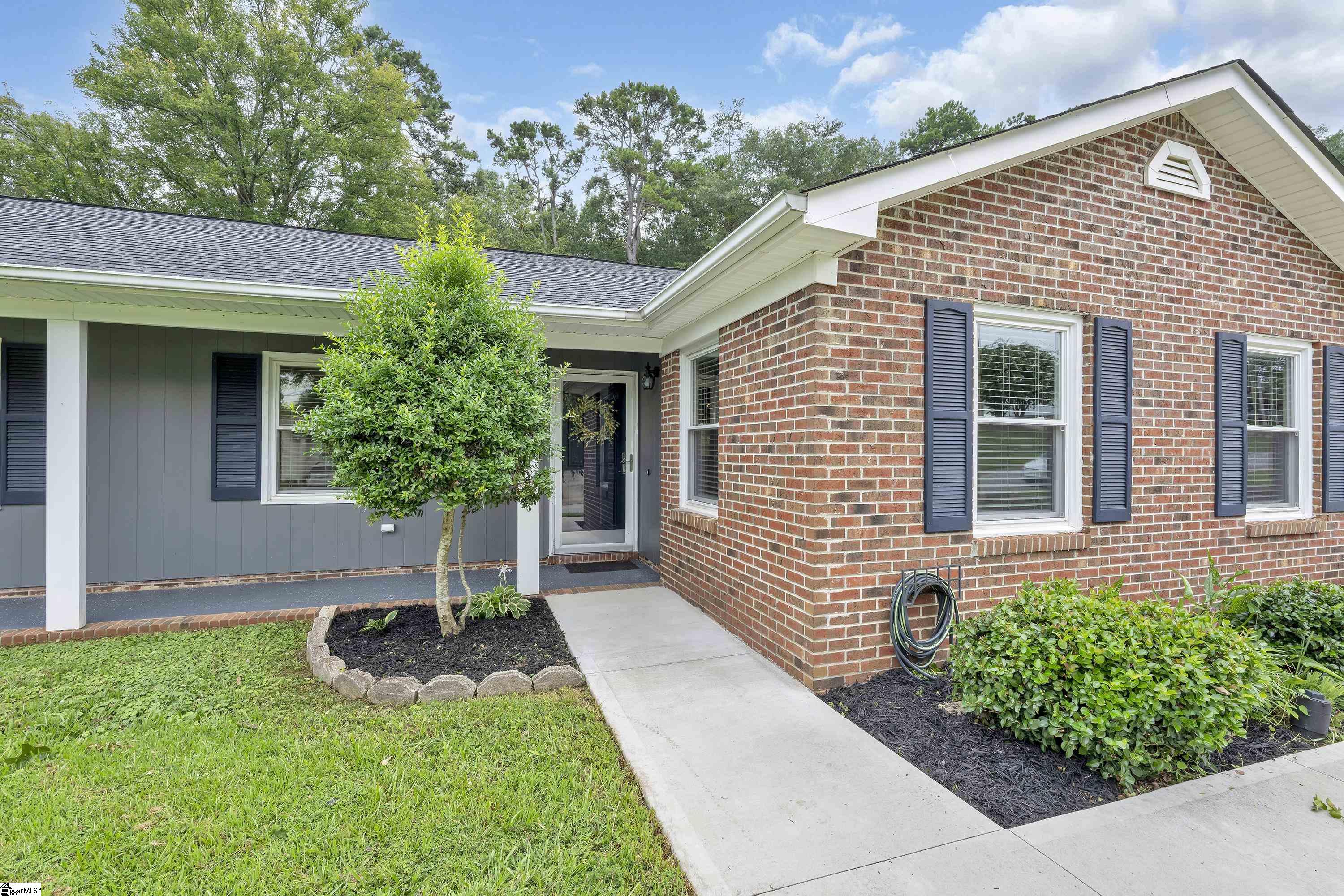 Property image 3 of 308 E Celestial Drive in Crestview Hills, Greer, SC 29651