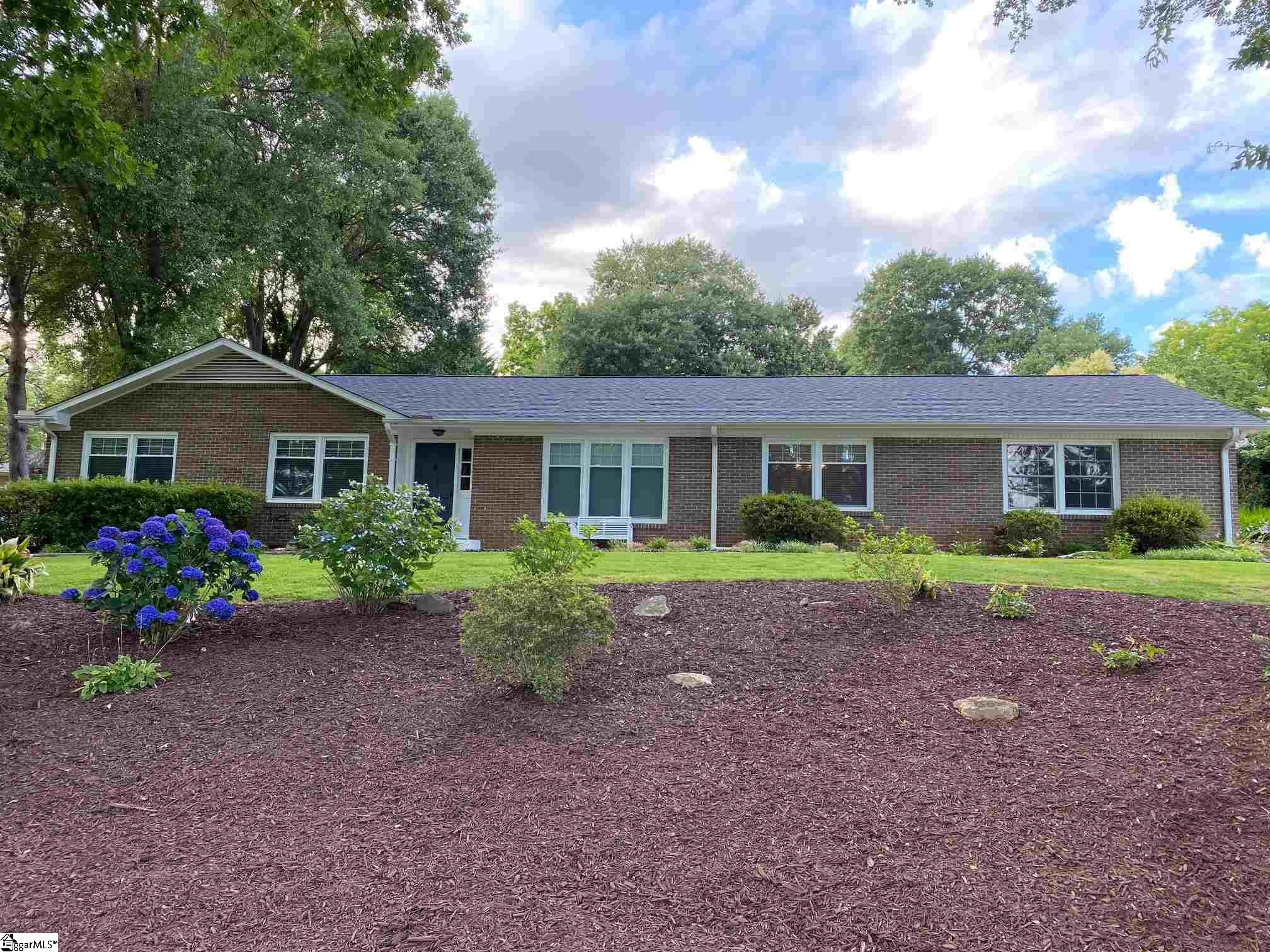 Property image 2 of 516 Imperial Drive in Heritage Hills, Greenville, SC 29615