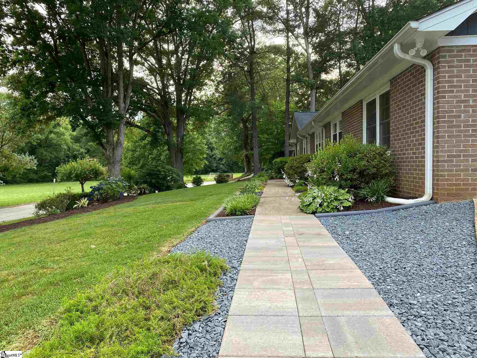Property image 3 of 516 Imperial Drive in Heritage Hills, Greenville, SC 29615