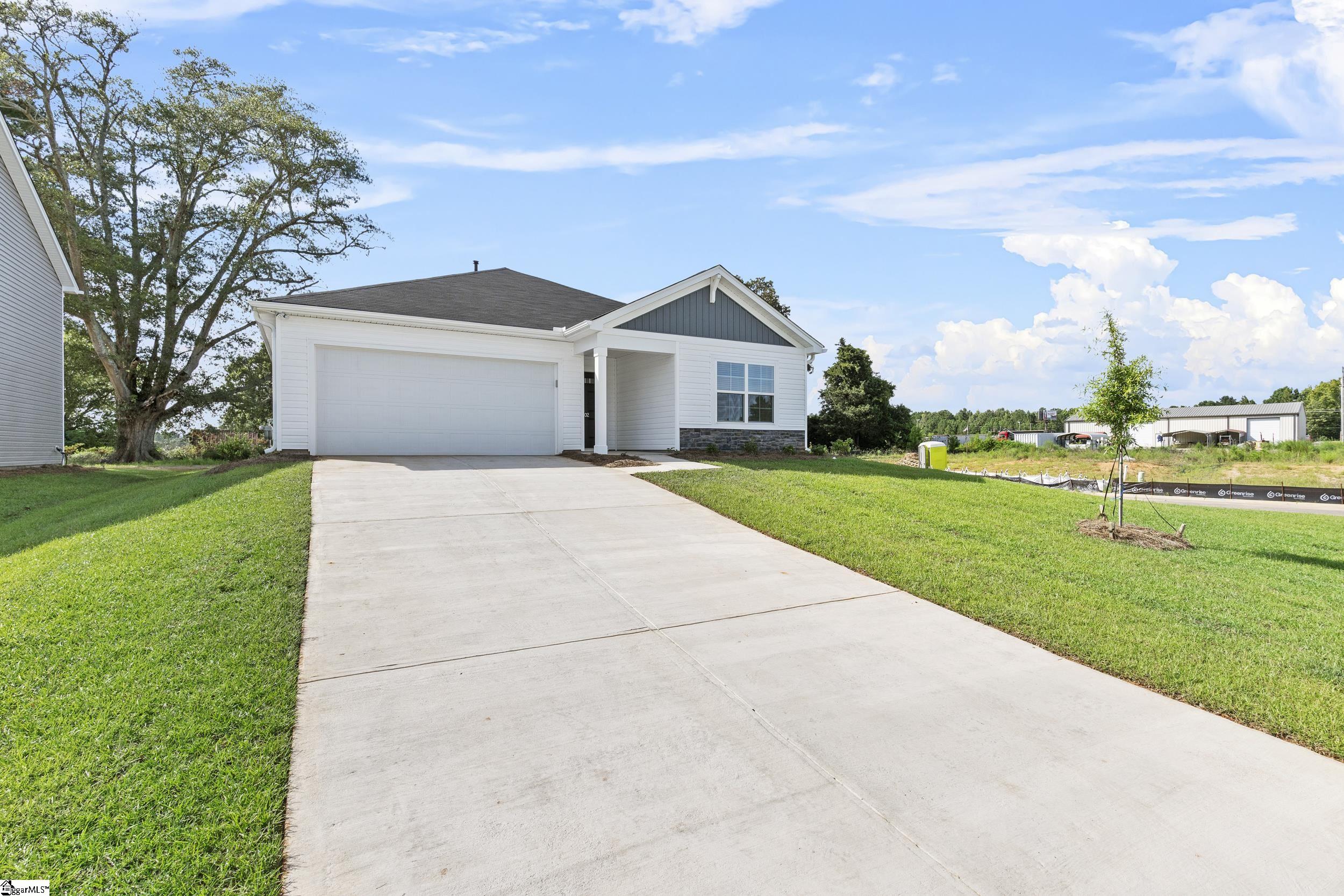 Property image 3 of 102 Southern Magnolia Lane in Hidden Hills, Laurens, SC 29360