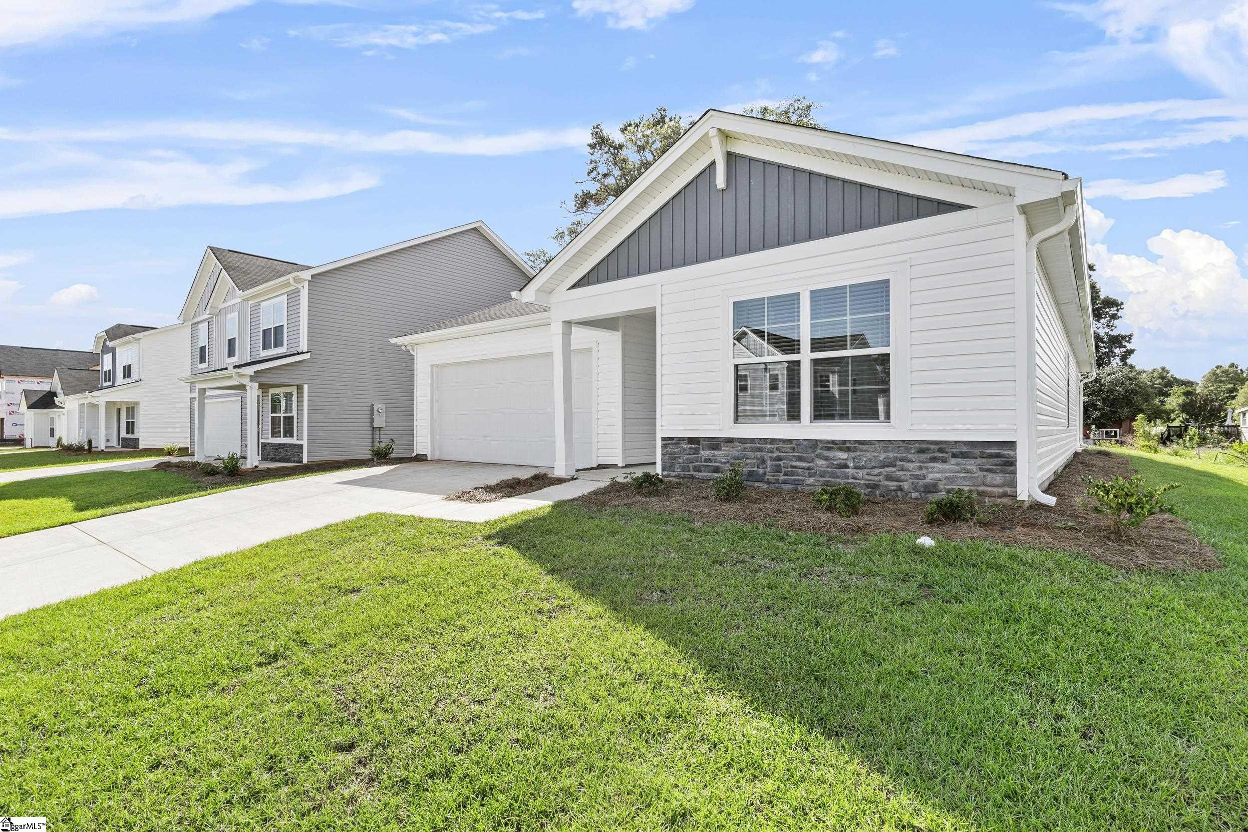 Property image 5 of 102 Southern Magnolia Lane in Hidden Hills, Laurens, SC 29360