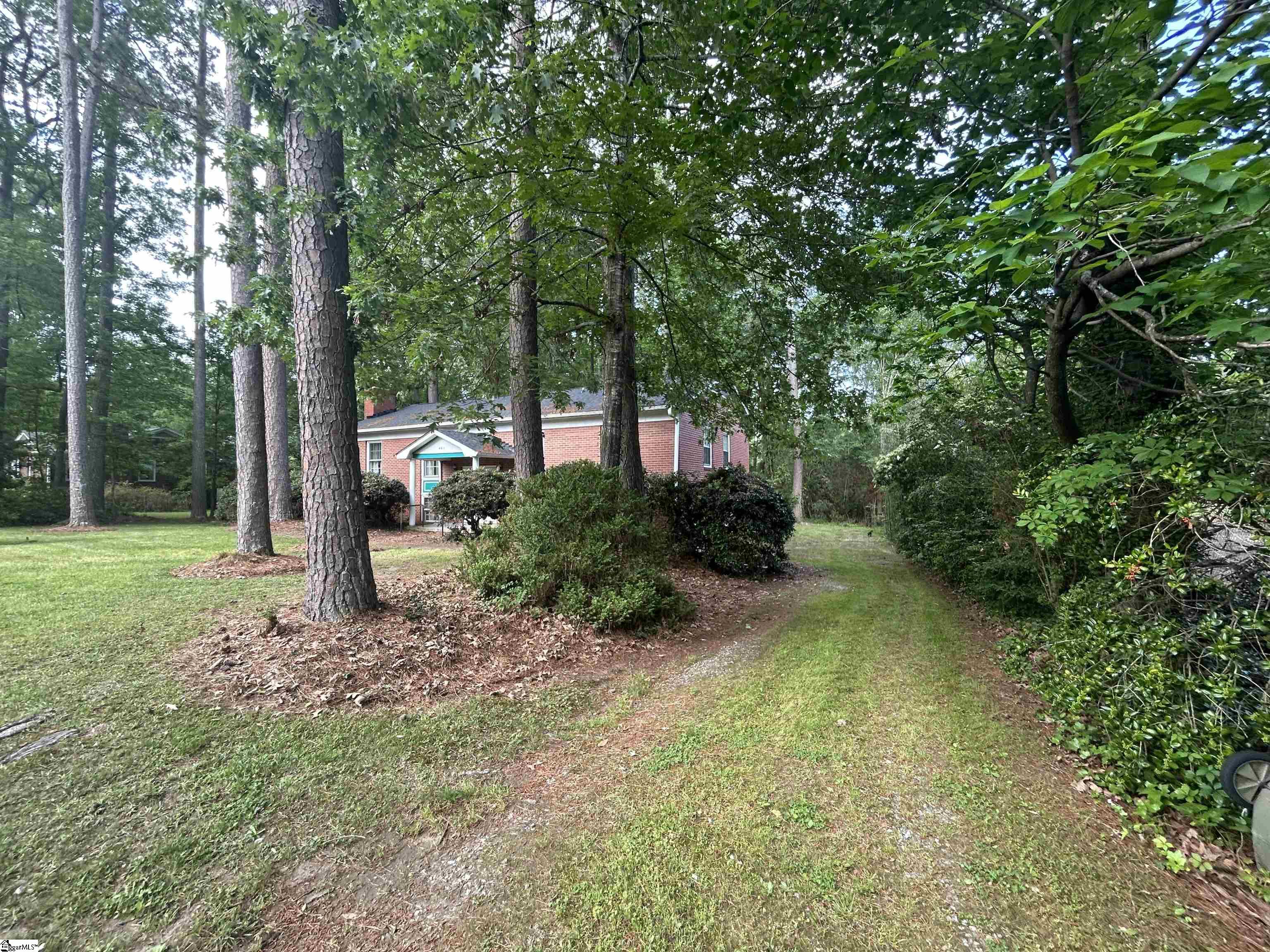 Property image 5 of 402 Chestnut Street in College View, Clinton, SC 29325