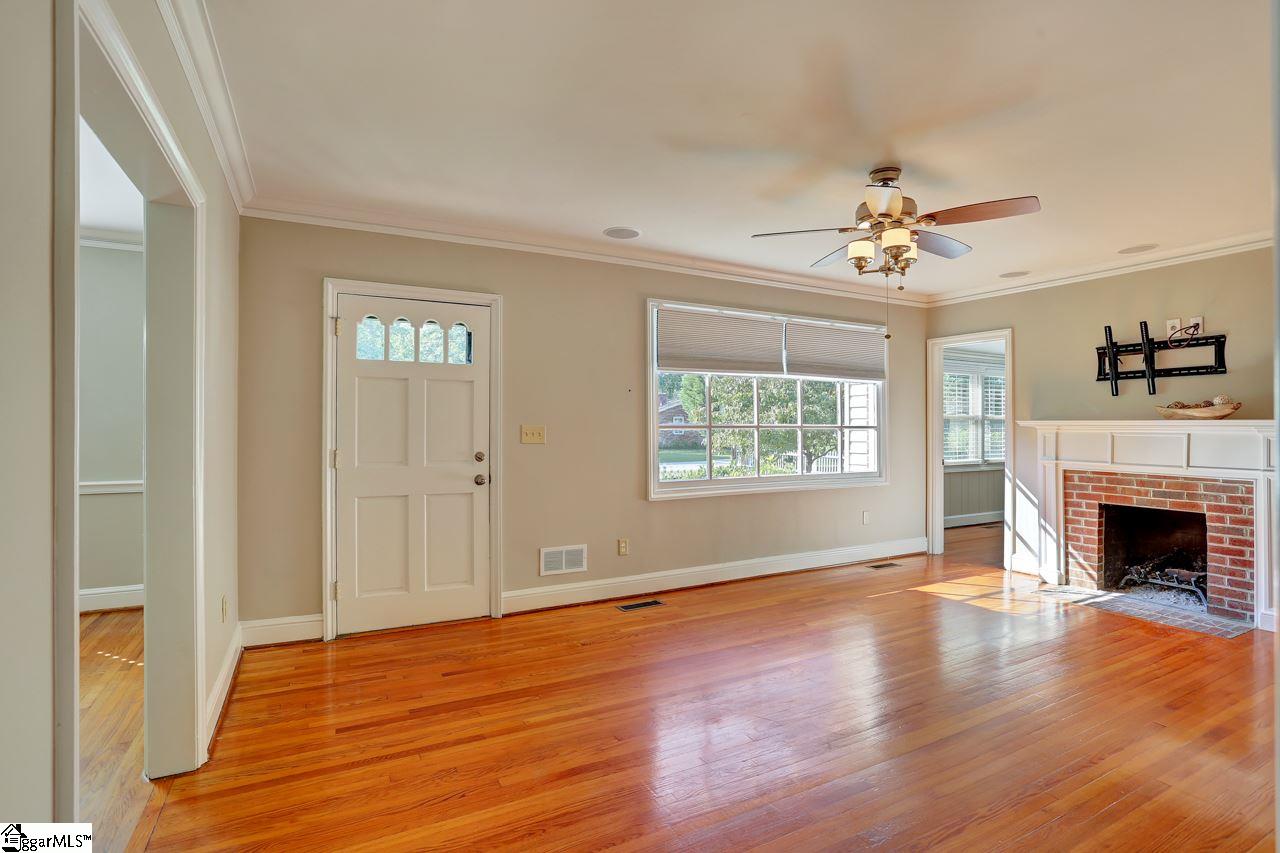 Property image 3 of 205 Mapleton Drive in Pine Forest, Greenville, SC 29607