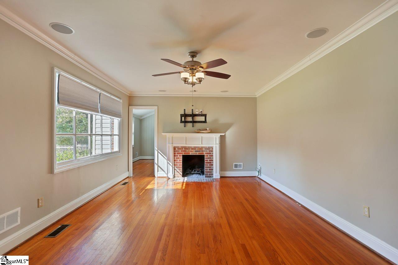 Property image 4 of 205 Mapleton Drive in Pine Forest, Greenville, SC 29607