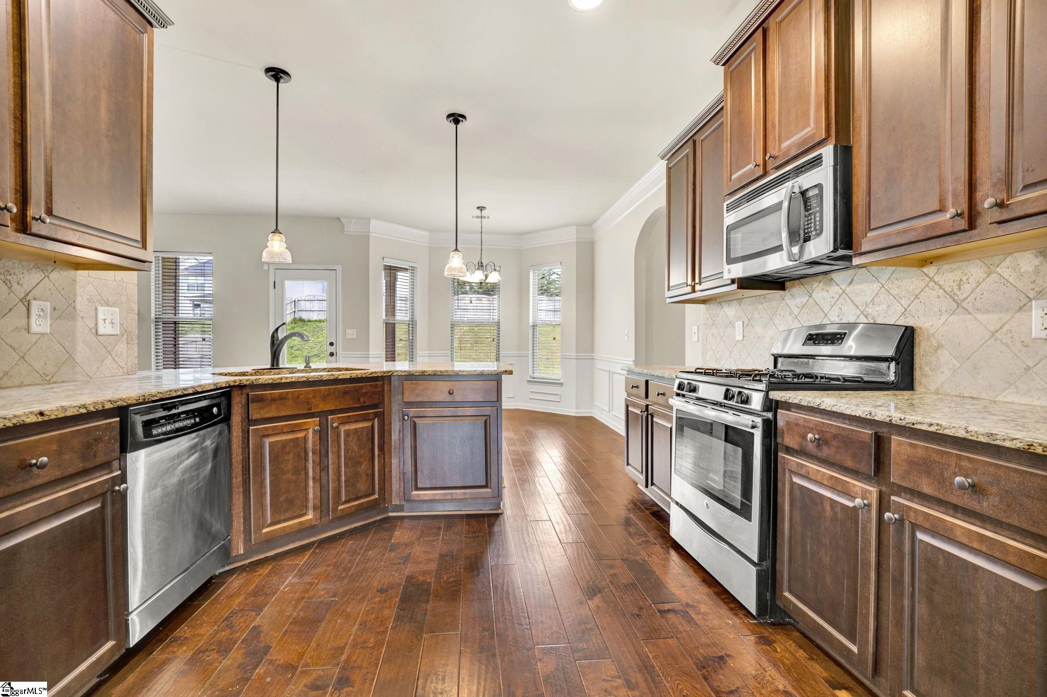Property image 3 of 530 W Holloway Drive in Reidville Crossing, Woodruff, SC 29388