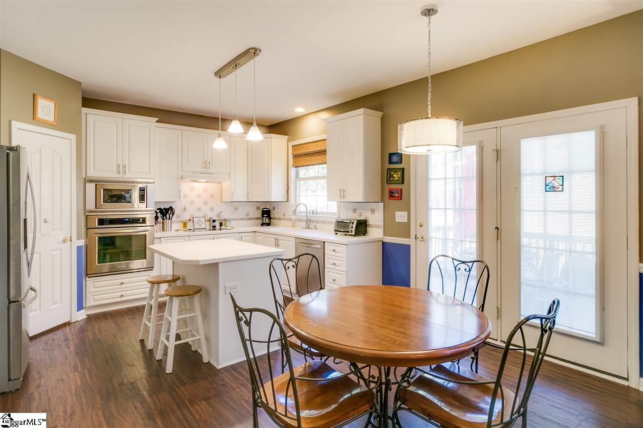 Property image 3 of 11 Wolf Den Drive in Hudson Forest, Greer, SC 29650