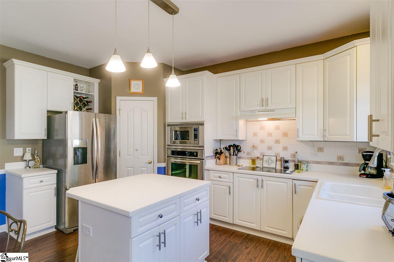 Property image 4 of 11 Wolf Den Drive in Hudson Forest, Greer, SC 29650
