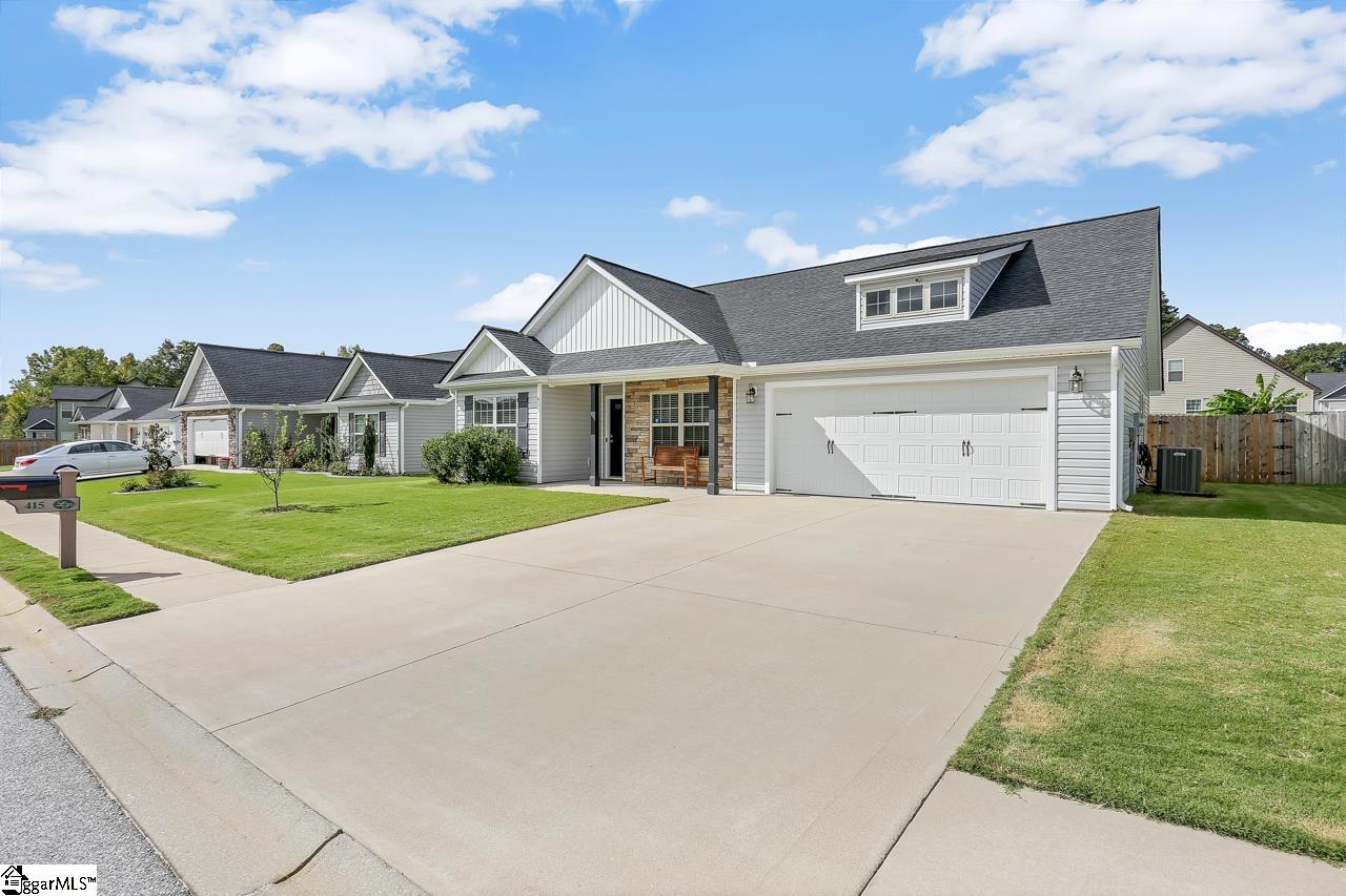Property image 3 of 415 Peaksview Drive in Lockeland Park, Simpsonville, SC 29681