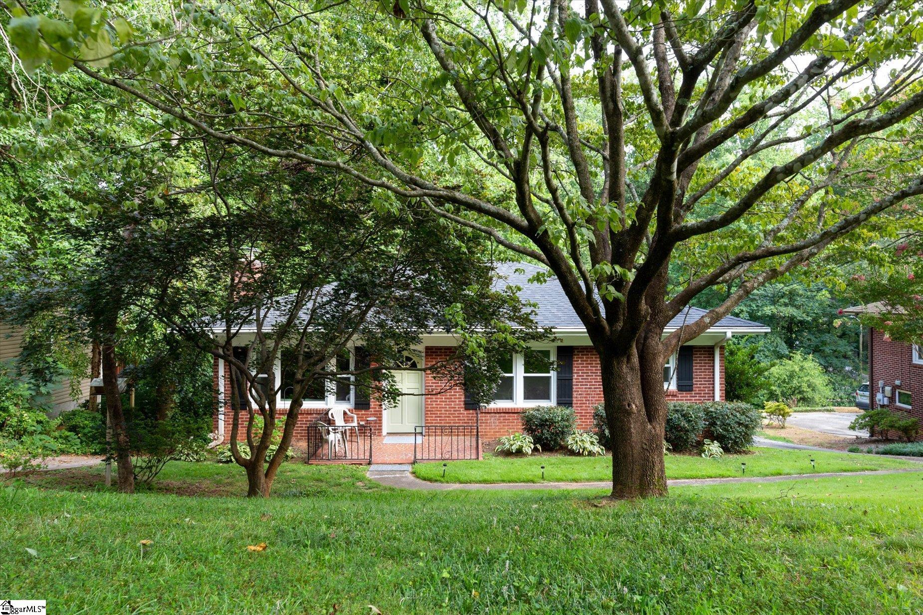 Property image 2 of 212 Dellwood Drive in Dellwood, Greenville, SC 29609