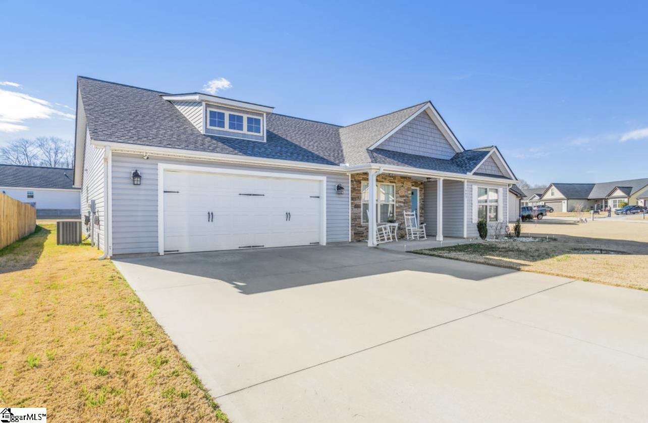 Property image 2 of 443 Peaksview Drive in Lockeland Park, Simpsonville, SC 29681