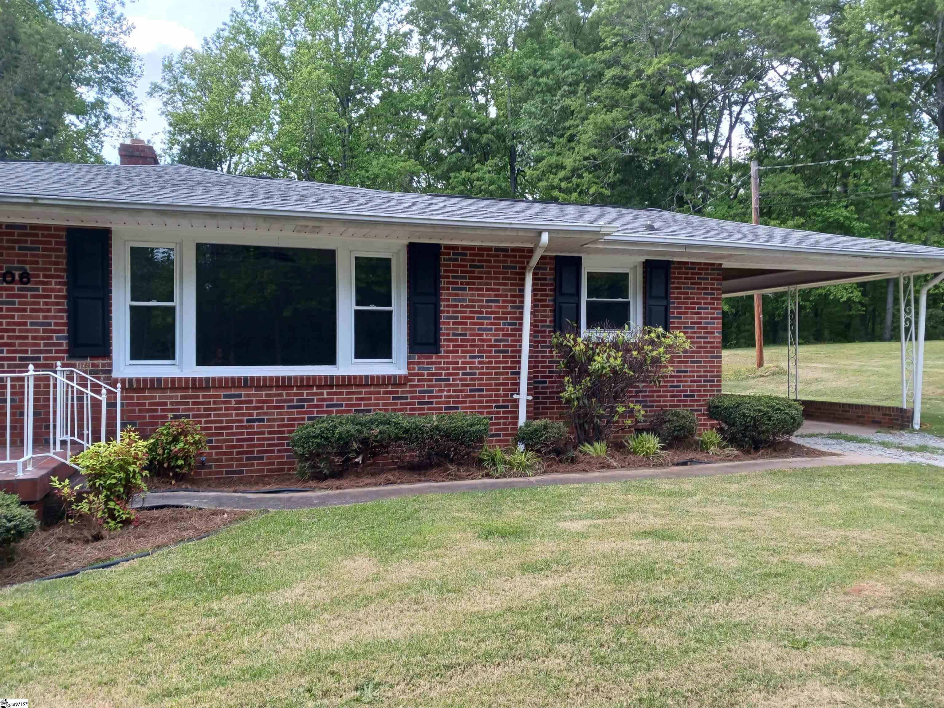 Property image 3 of 1406 greenwood Road in Grayview Estate, Laurens, SC 29360