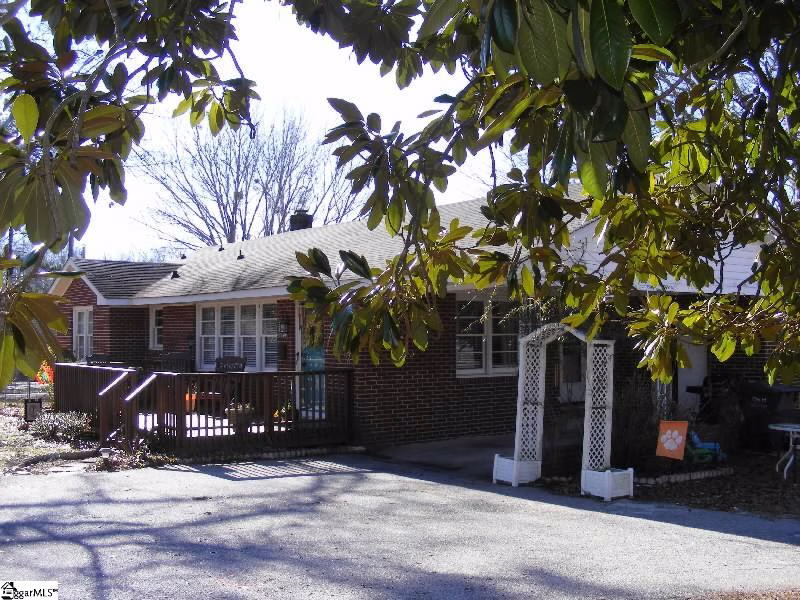 206 Crescent Drive