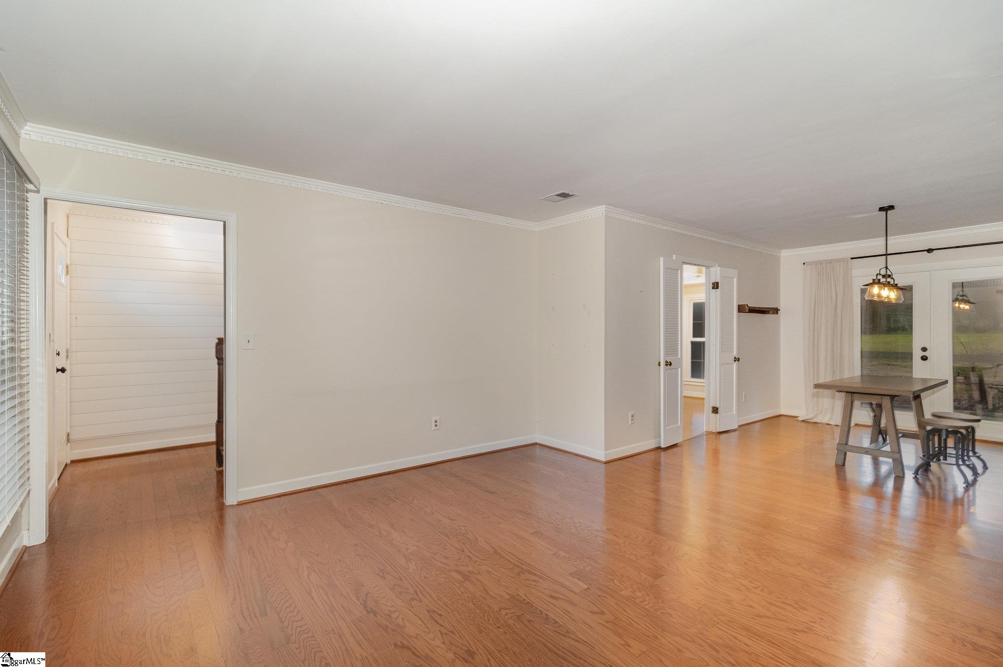 Property image 3 of 102 Crowndale Drive in Gray Fox Run, Taylors, SC 29687