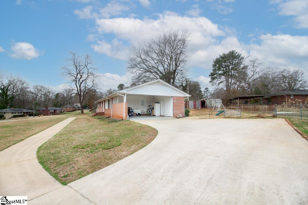 Property image 4 of 2025 Sheldon Drive in Bellview Estates, Anderson, SC 29621-3929