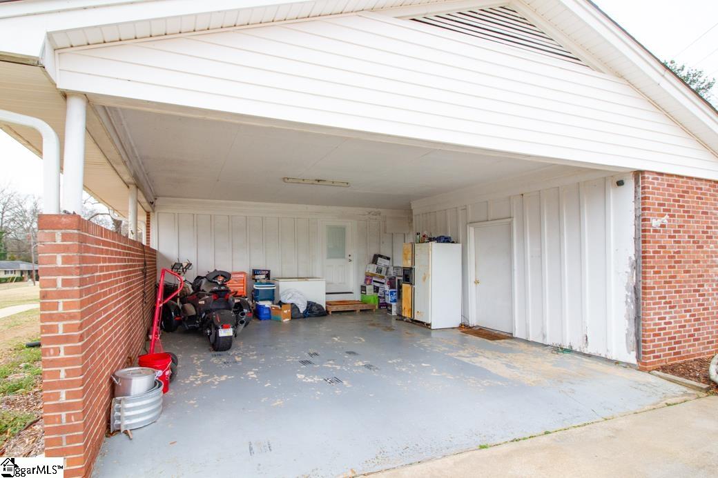 Property image 5 of 2025 Sheldon Drive in Bellview Estates, Anderson, SC 29621-3929