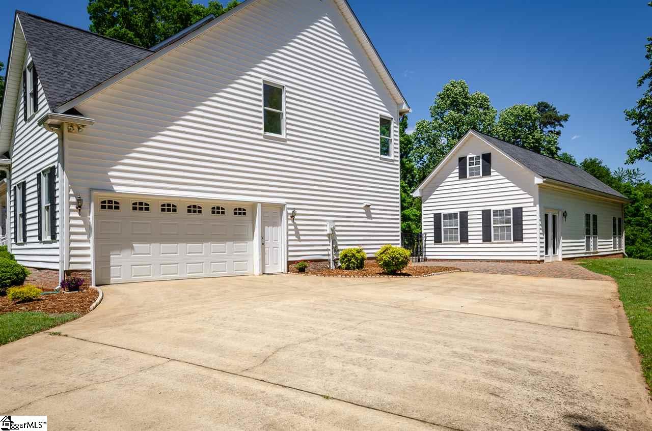 Property image 3 of 300 N Silver Beech Lane in Silver Ridge, Greer, SC 29651