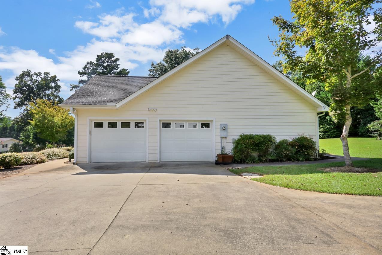 Property image 4 of 102 Cardinal Drive in Normandy Shores, Seneca, SC 29672