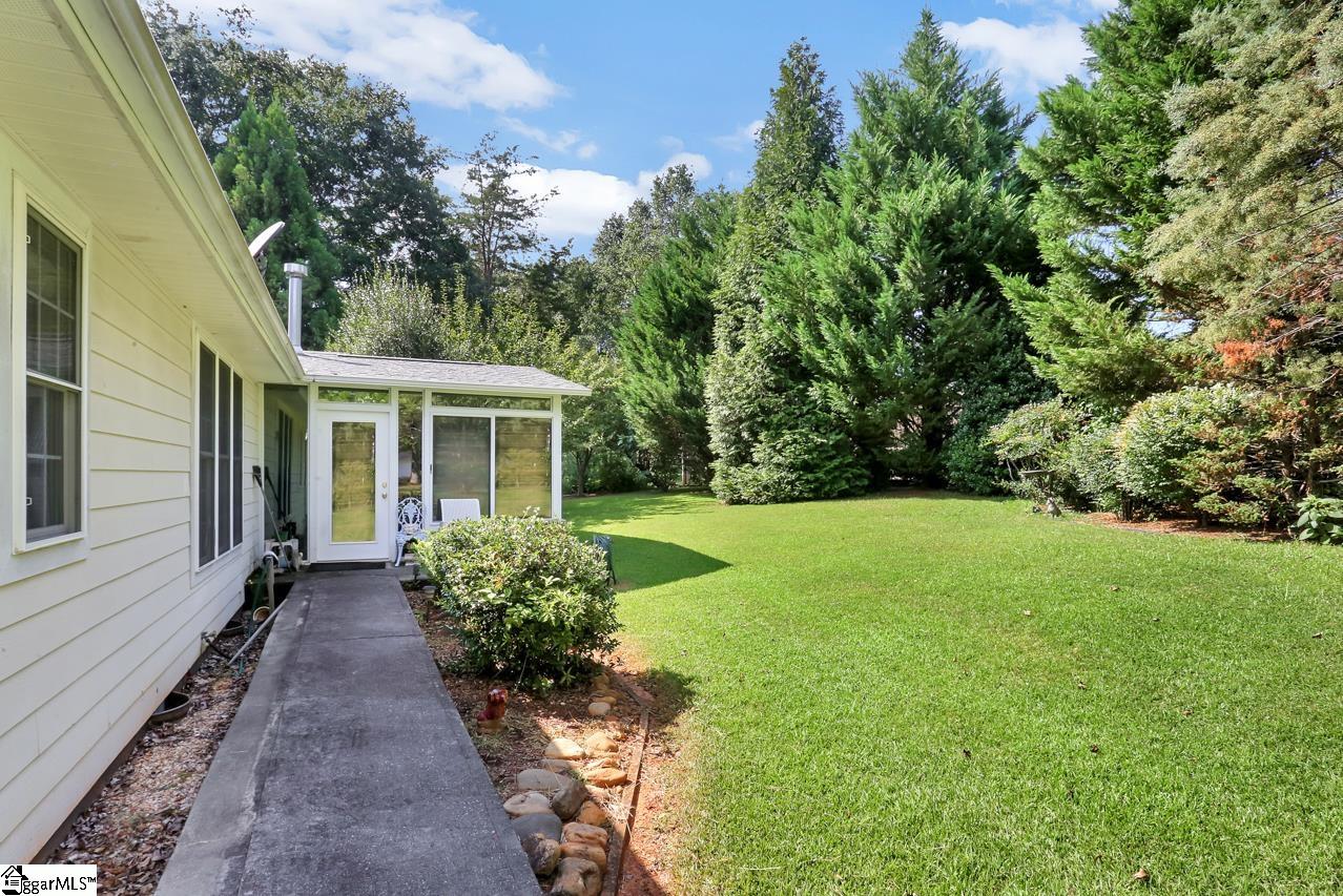 Property image 5 of 102 Cardinal Drive in Normandy Shores, Seneca, SC 29672