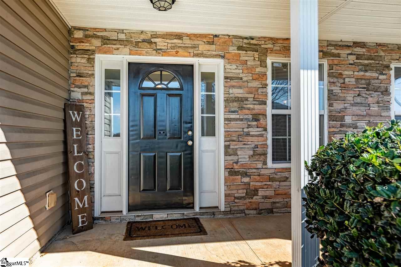 Property image 2 of 4 Kingsdale Court in Autumn Woods, Simpsonville, SC 29680