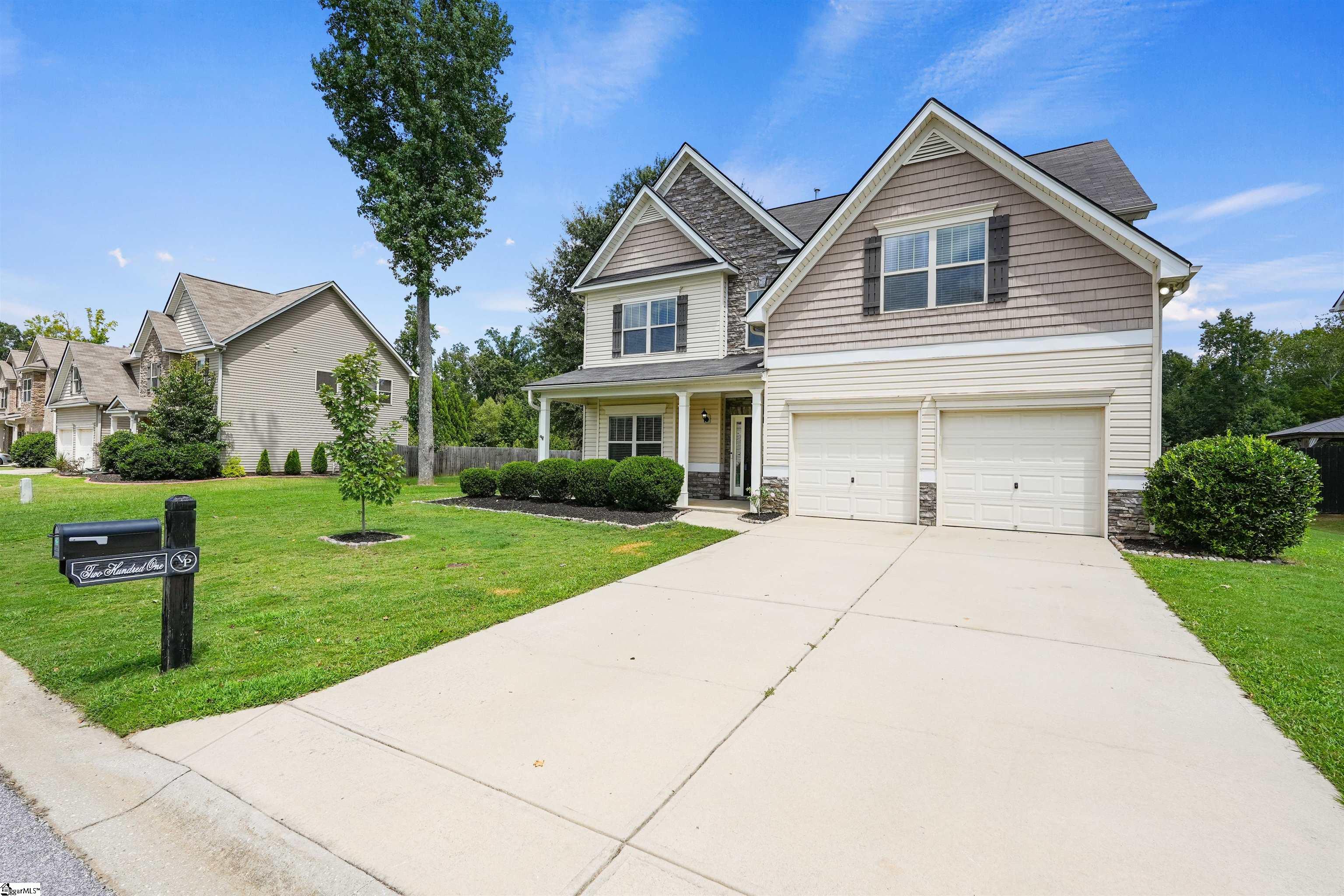 Property image 2 of 201 Chesnut Grove Lane in Victoria Park, Simpsonville, SC 29680
